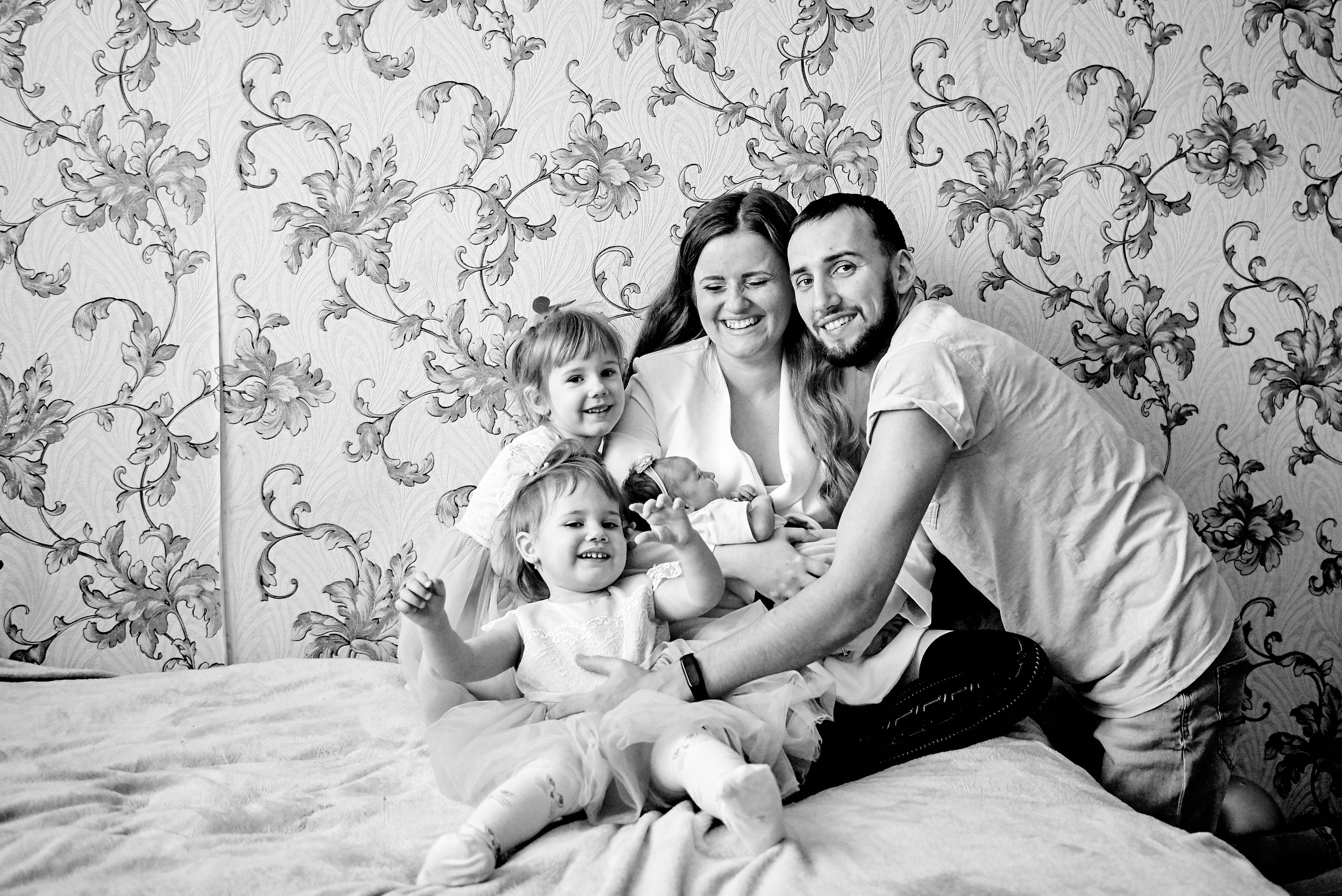 Олена та Влад Емма Єва та Еліна 9 днів життя. Фотограф новонароджених діток та їх сімей в Тернополі