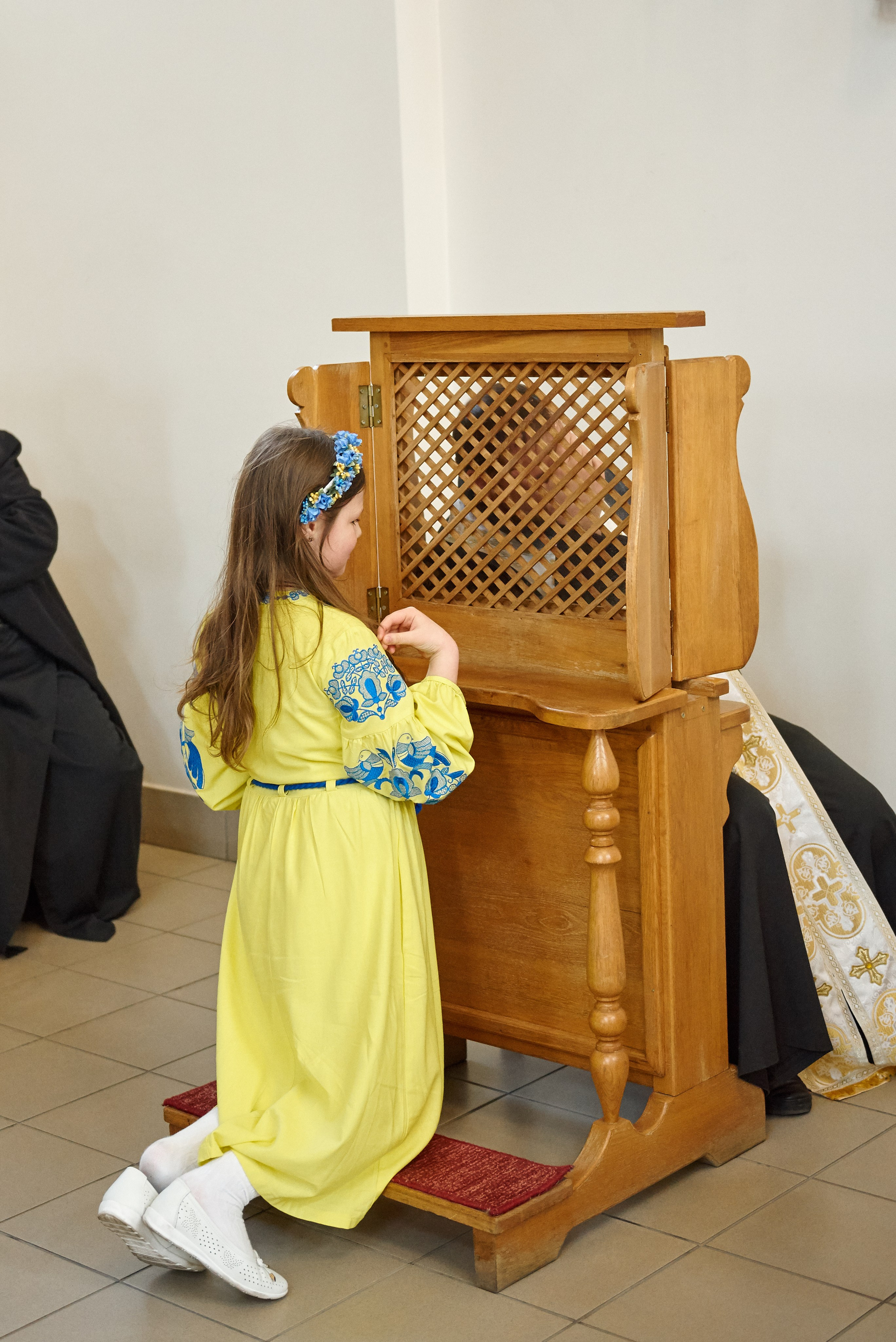 Храм Матері Божої Неустанної Помочі (біля літака). Фотограф новонароджених діток та їх сімей в Тернополі