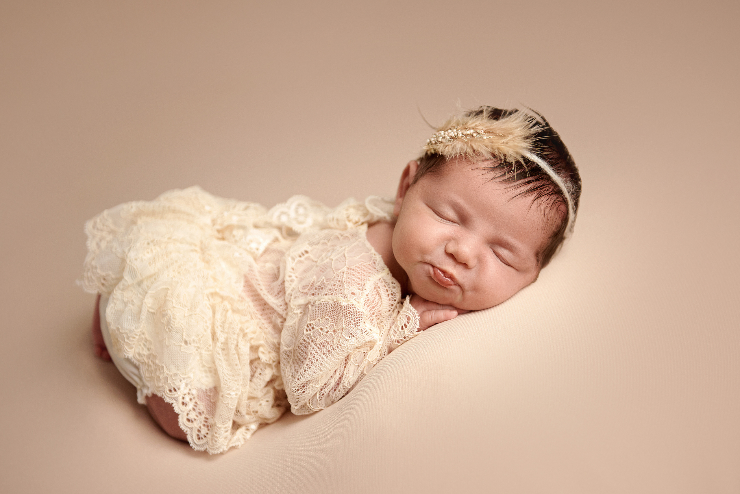 Newborn. Фотограф новонароджених діток та їх сімей в Тернополі