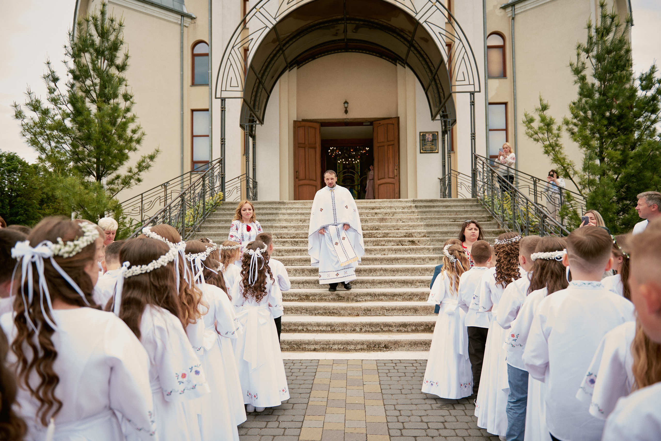 Храм Матері Божої Неустанної Помочі (біля літака). Фотограф новонароджених діток та їх сімей в Тернополі