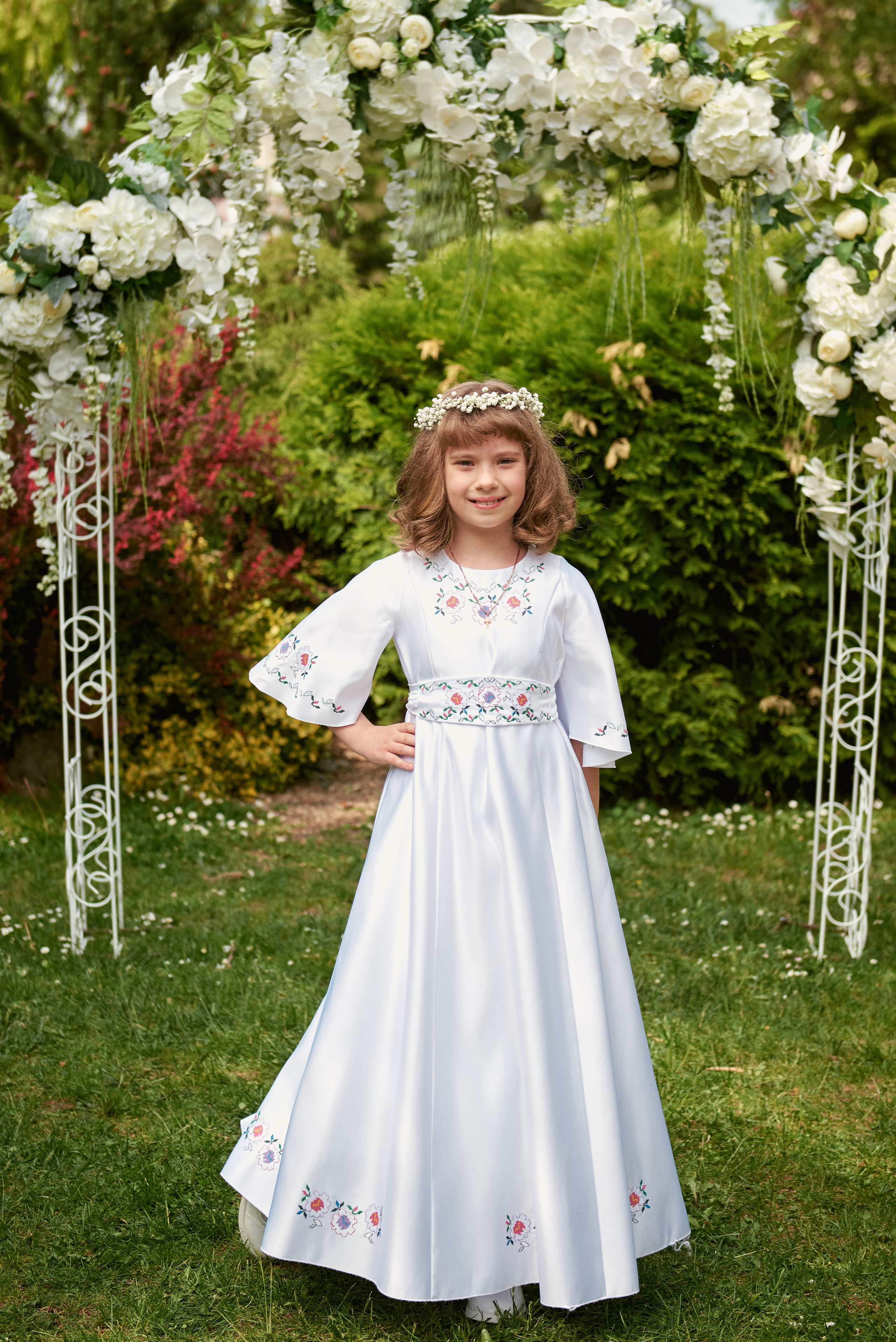 Храм Матері Божої Неустанної Помочі (біля літака). Фотограф новонароджених діток та їх сімей в Тернополі