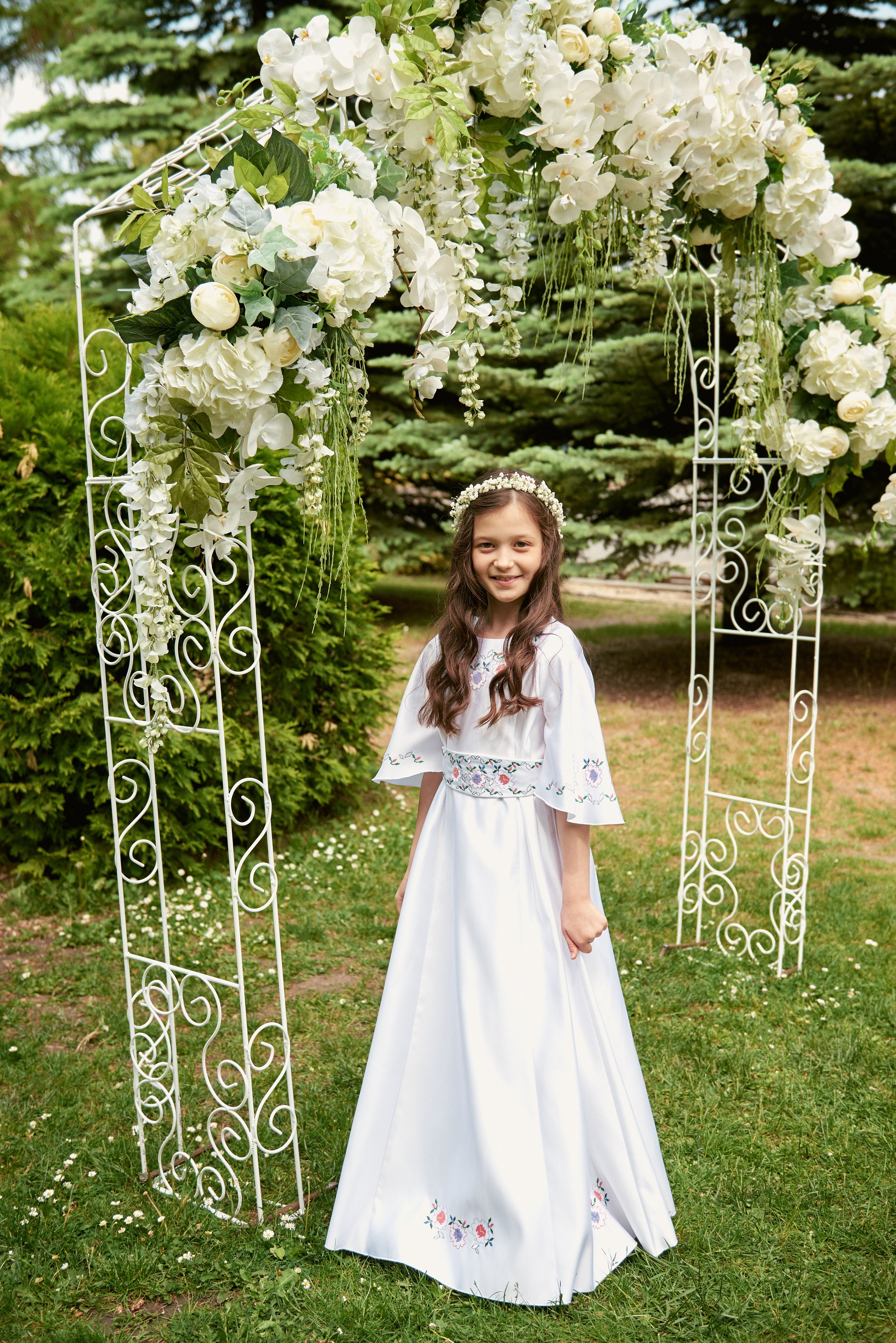 Храм Матері Божої Неустанної Помочі (біля літака). Фотограф новонароджених діток та їх сімей в Тернополі
