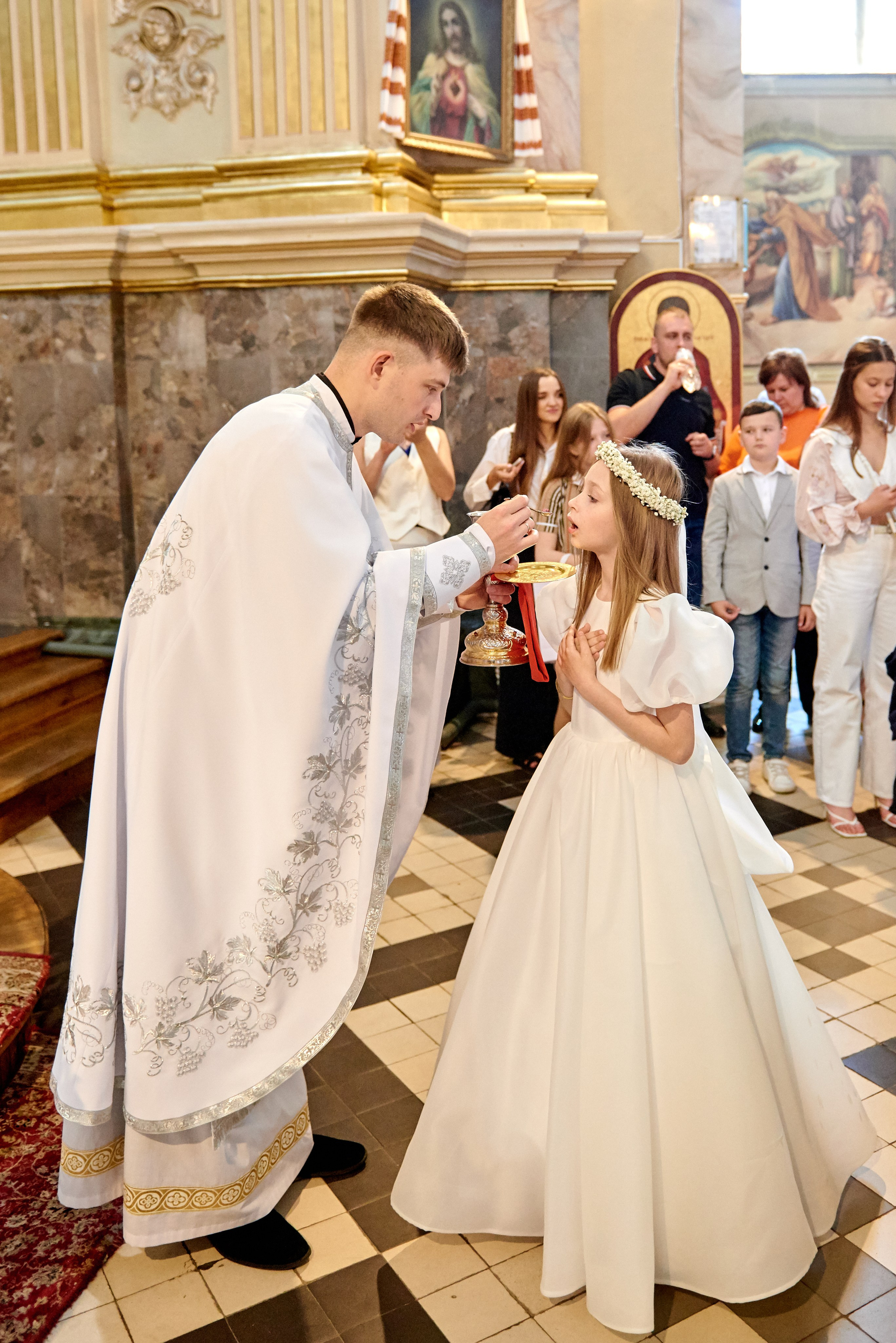 Архикатедральний Собор НЗПБ (Катедра). Фотограф новонароджених діток та їх сімей в Тернополі
