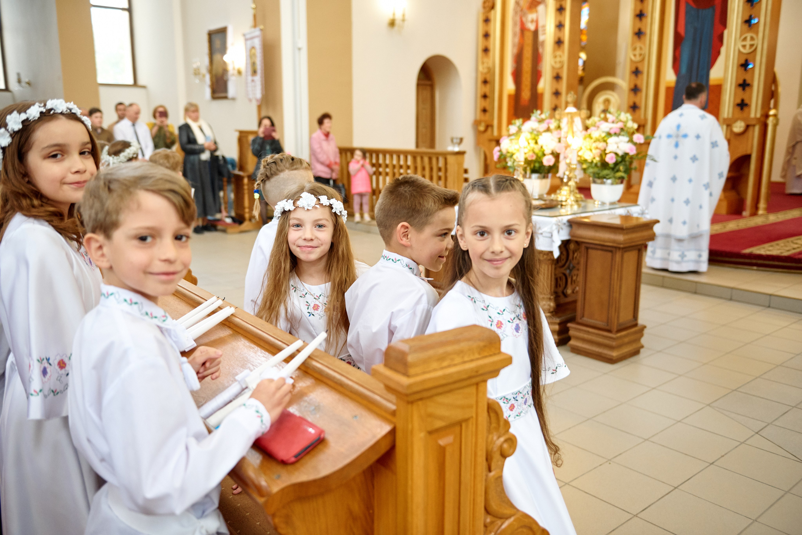 Храм Матері Божої Неустанної Помочі (біля літака). Фотограф новонароджених діток та їх сімей в Тернополі