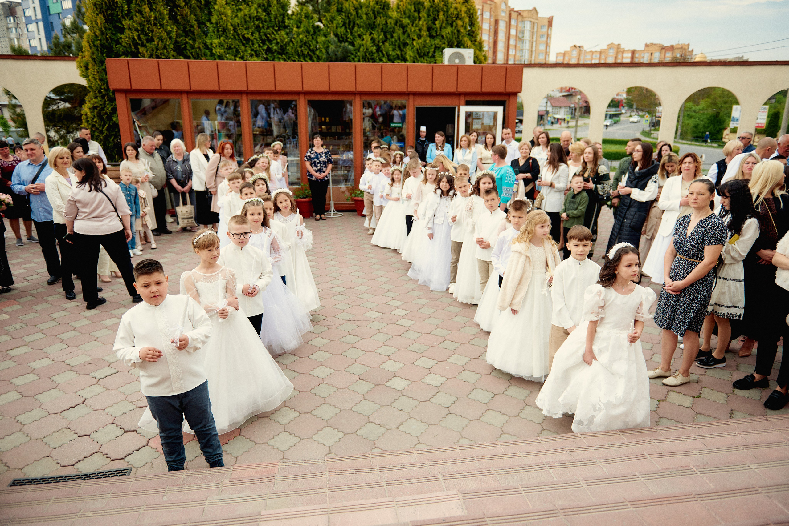 Церква св. Петра. Фотограф новонароджених діток та їх сімей в Тернополі