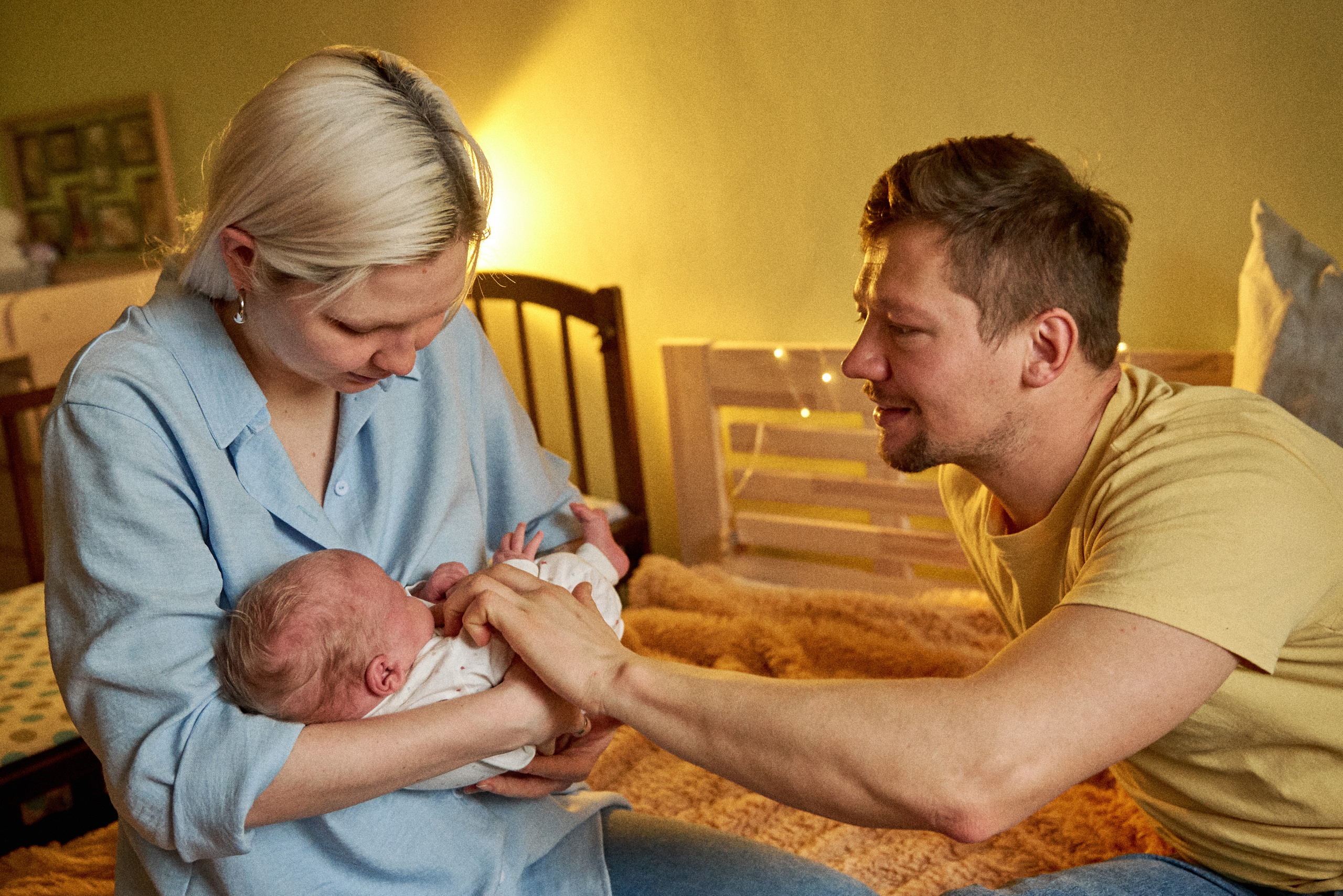 Аня Володя і Назар. Фотограф новонароджених діток та їх сімей в Тернополі