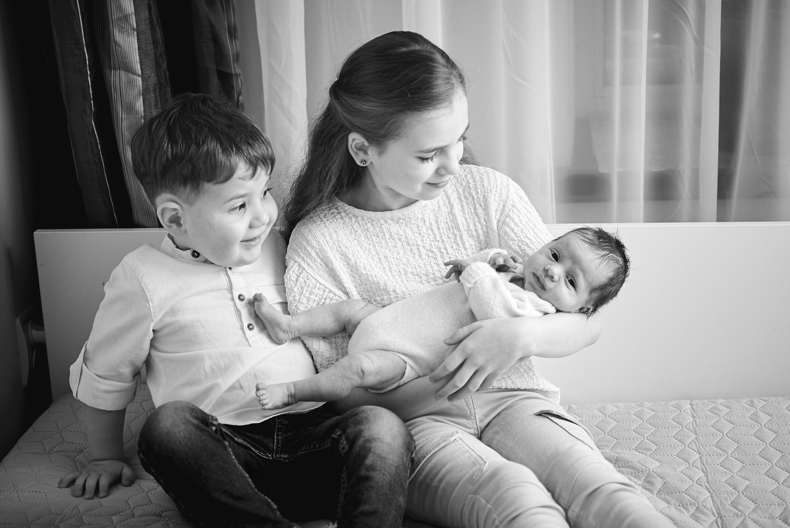 Таня Софія Віктор і Лєра. Фотограф новонароджених діток та їх сімей в Тернополі