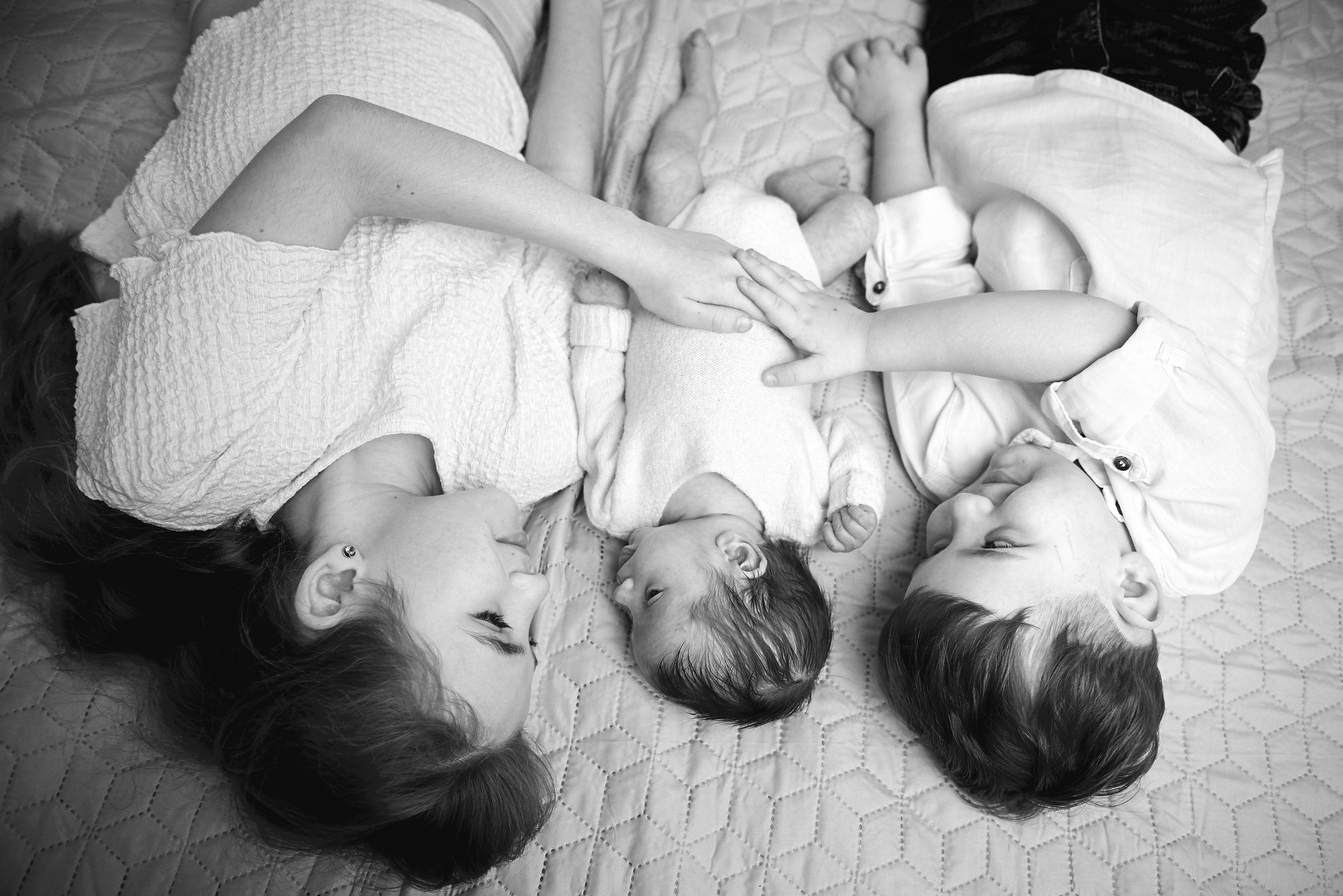 Таня Софія Віктор і Лєра. Фотограф новонароджених діток та їх сімей в Тернополі