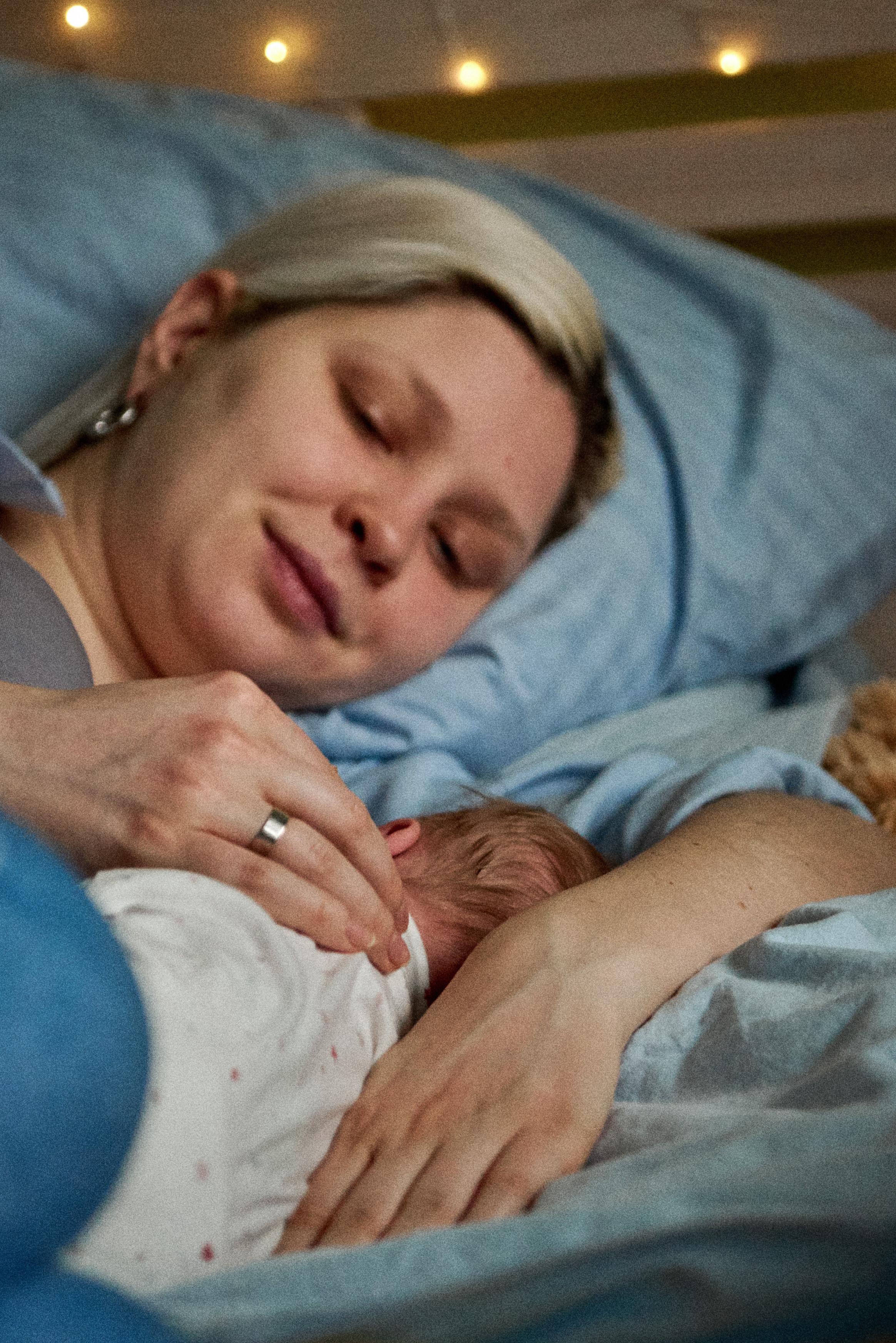 Аня Володя і Назар. Фотограф новонароджених діток та їх сімей в Тернополі