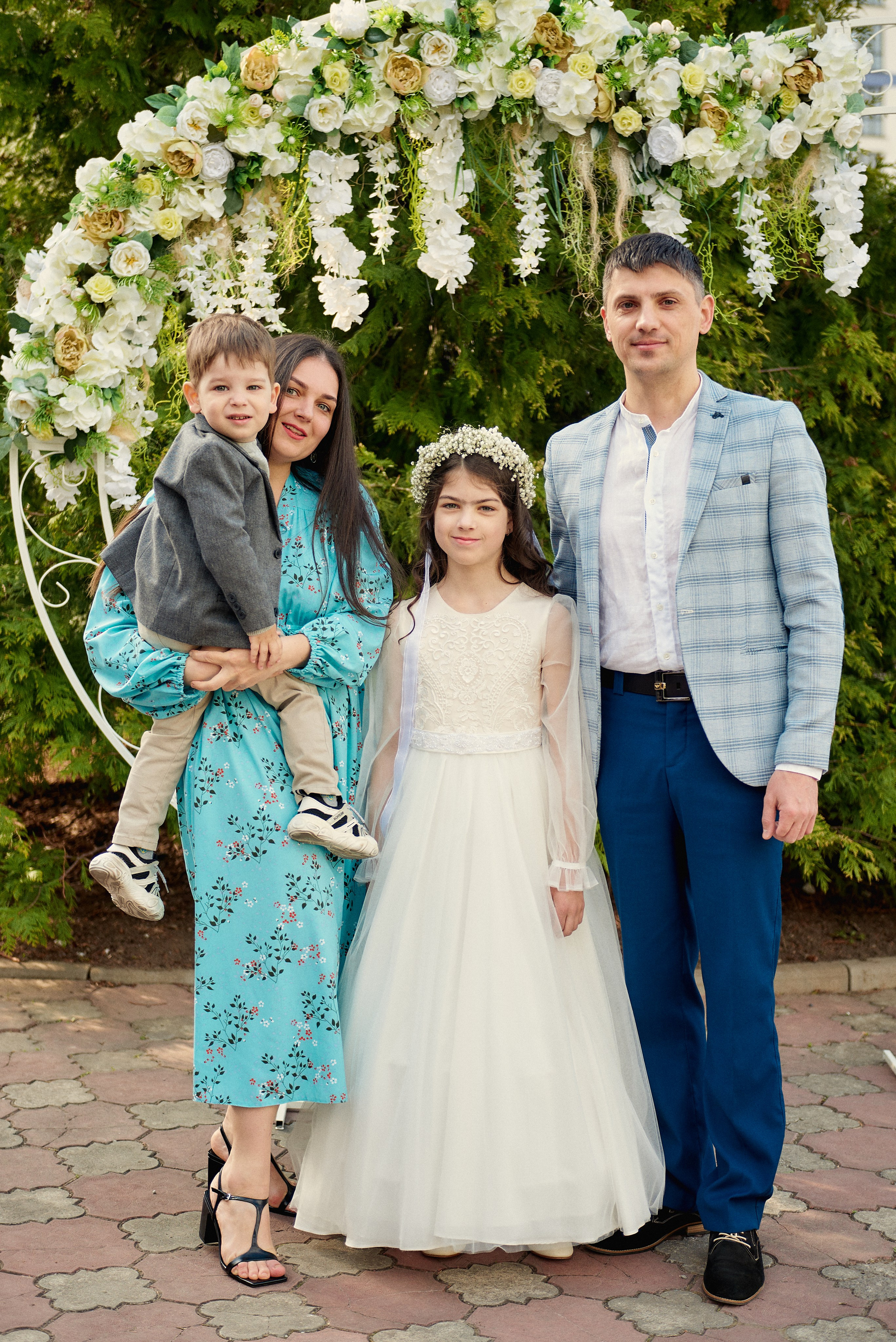 Церква св. Петра. Фотограф новонароджених діток та їх сімей в Тернополі