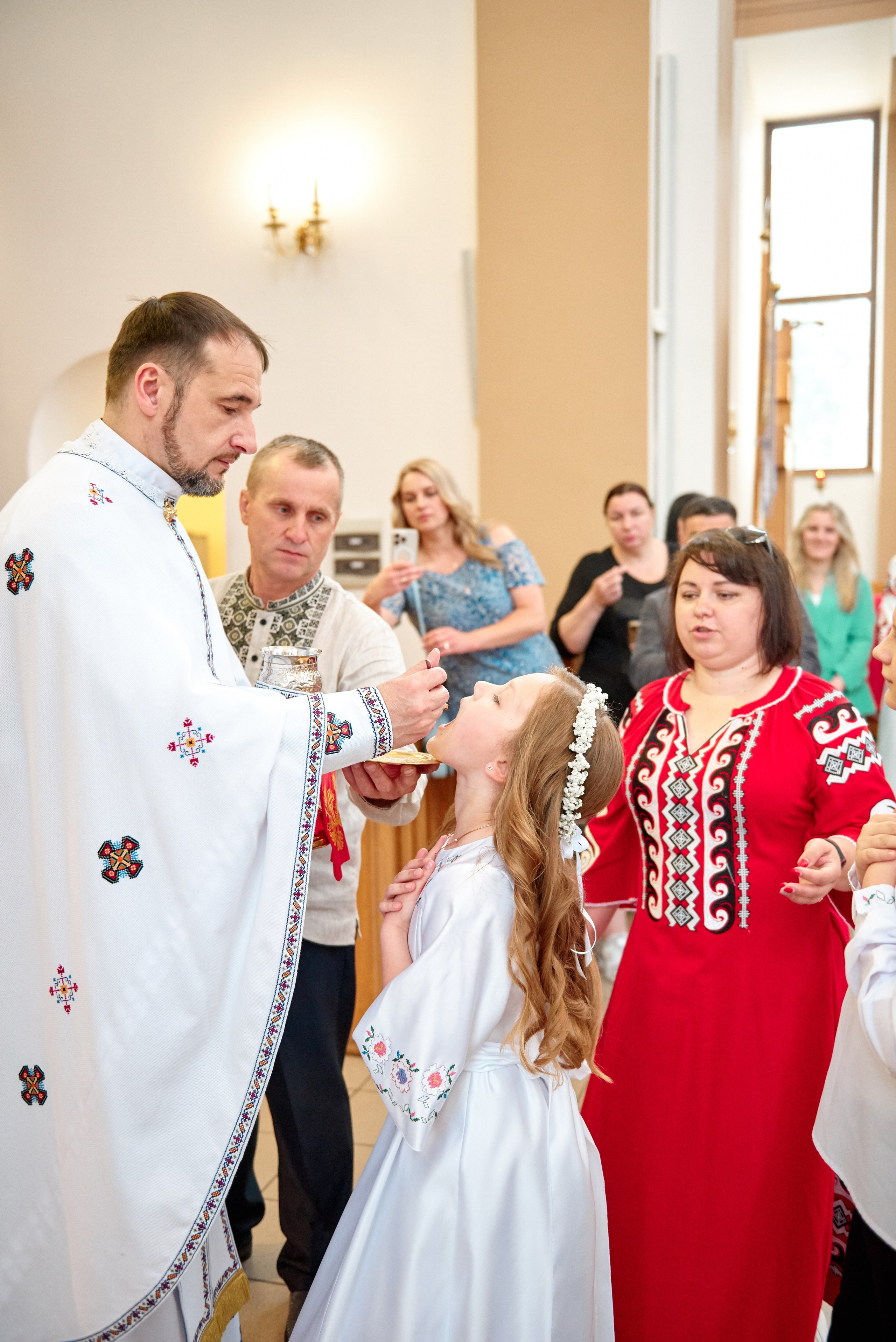 Храм Матері Божої Неустанної Помочі (біля літака). Фотограф новонароджених діток та їх сімей в Тернополі