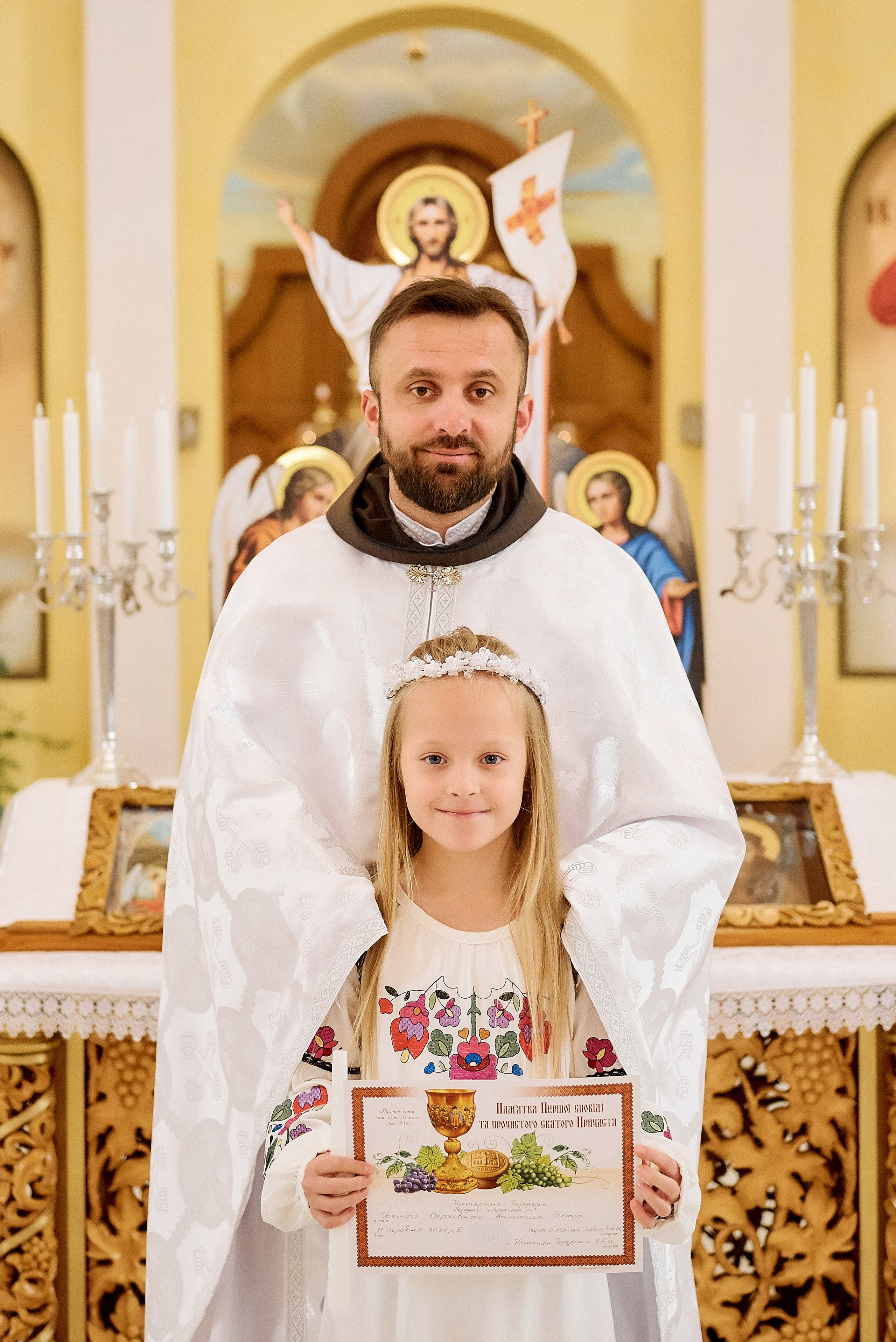 Церква святого апостола Петра. Фотограф новонароджених діток та їх сімей в Тернополі