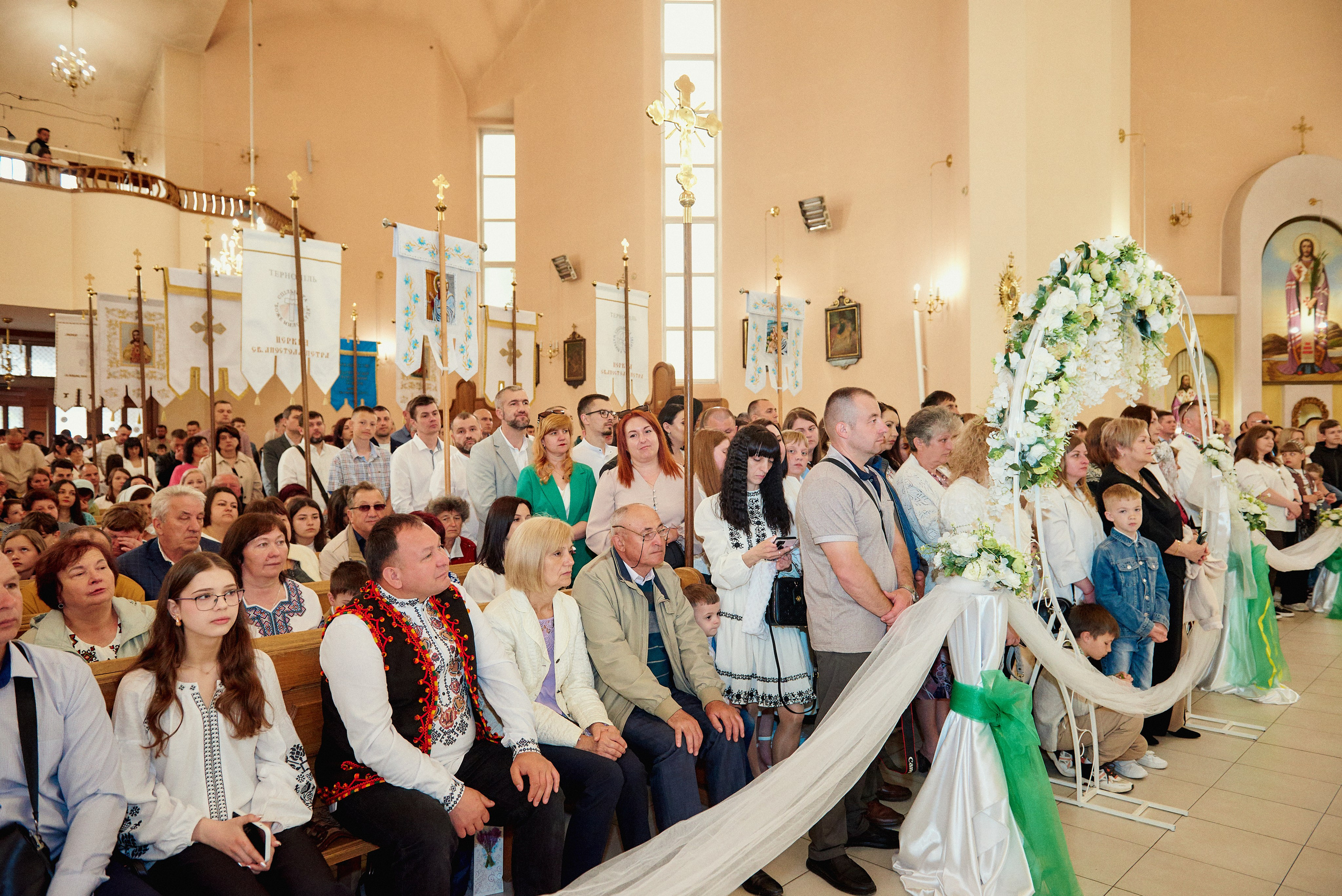 Церква св. Петра. Фотограф новонароджених діток та їх сімей в Тернополі