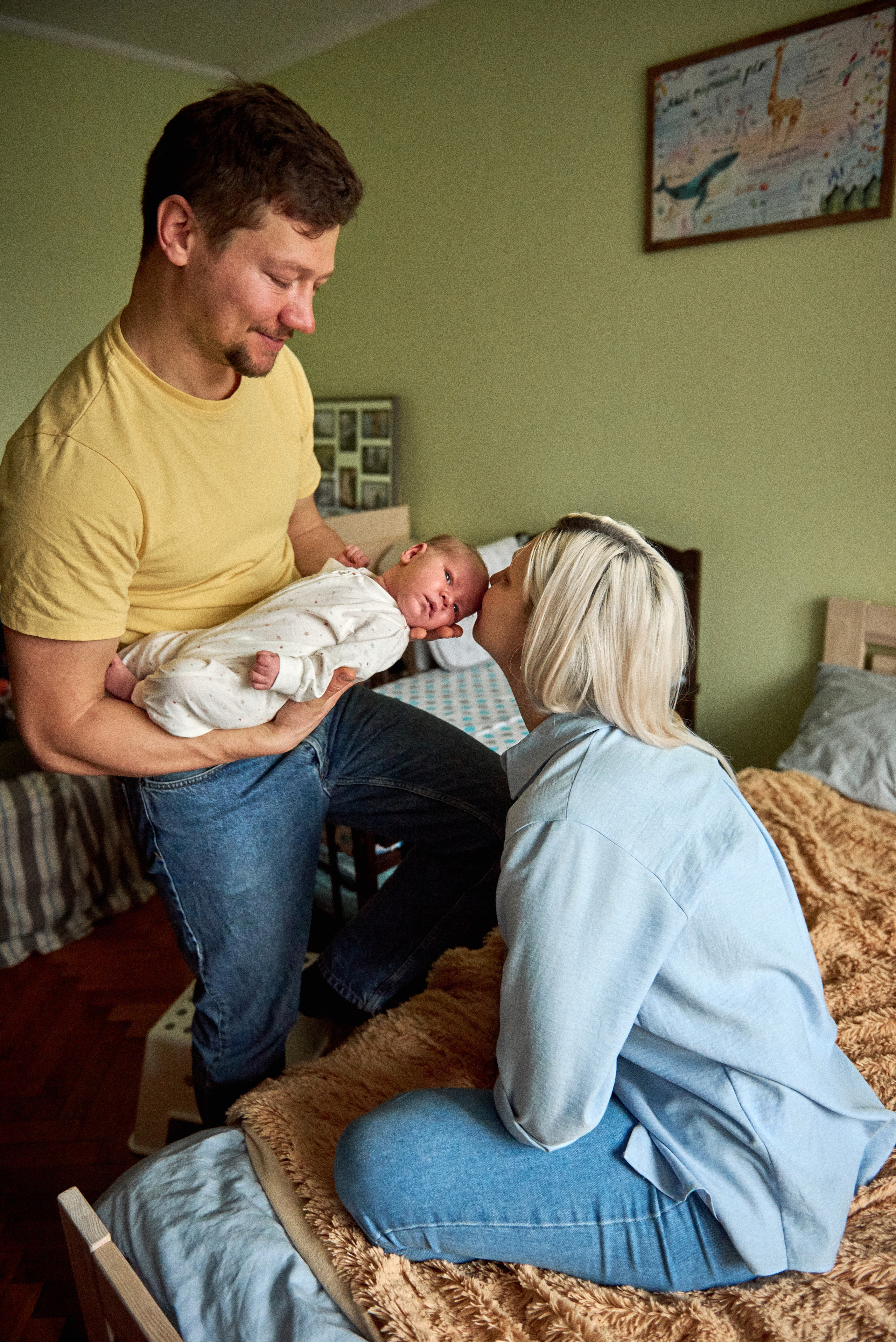 Аня Володя і Назар. Фотограф новонароджених діток та їх сімей в Тернополі
