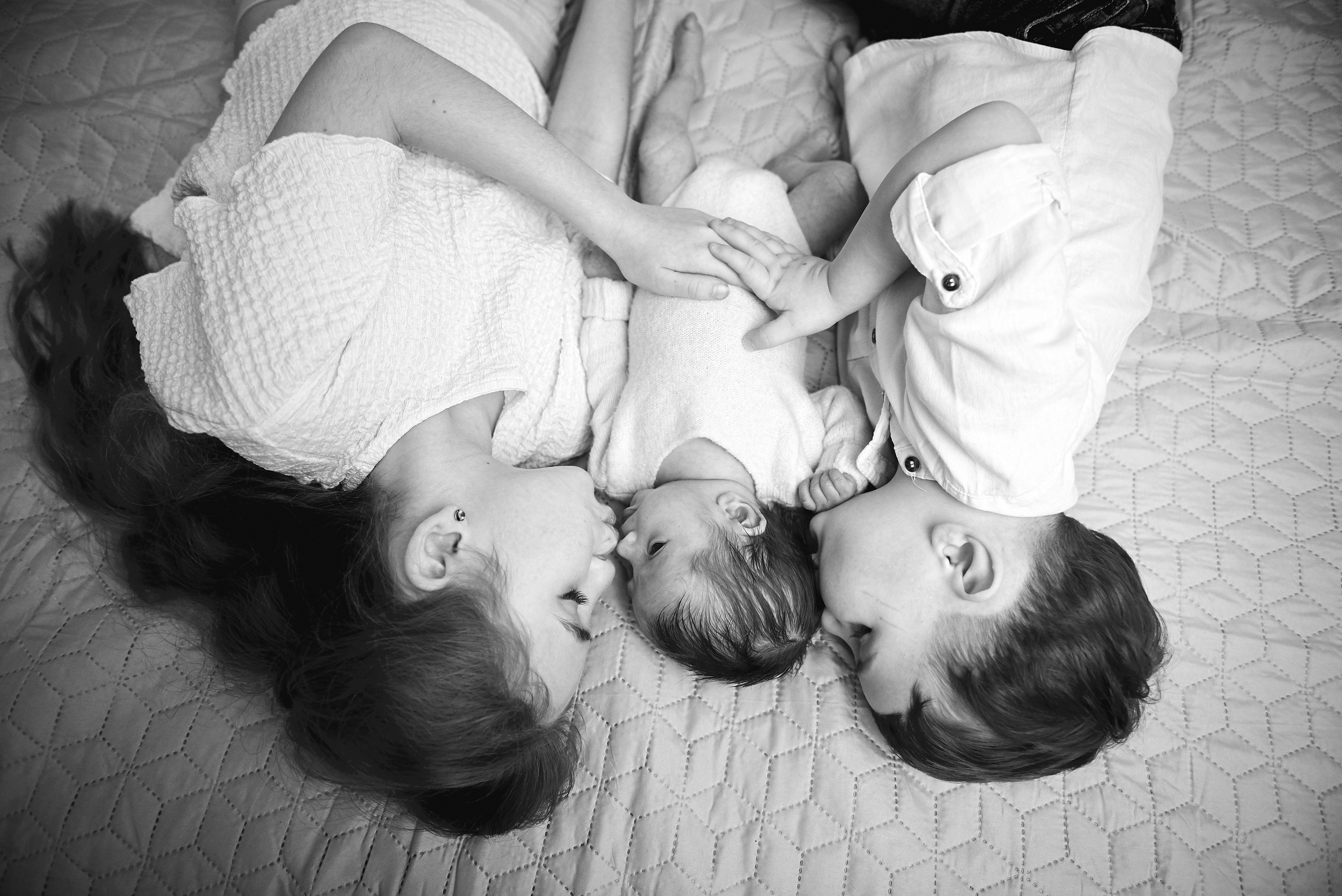 Таня Софія Віктор і Лєра. Фотограф новонароджених діток та їх сімей в Тернополі