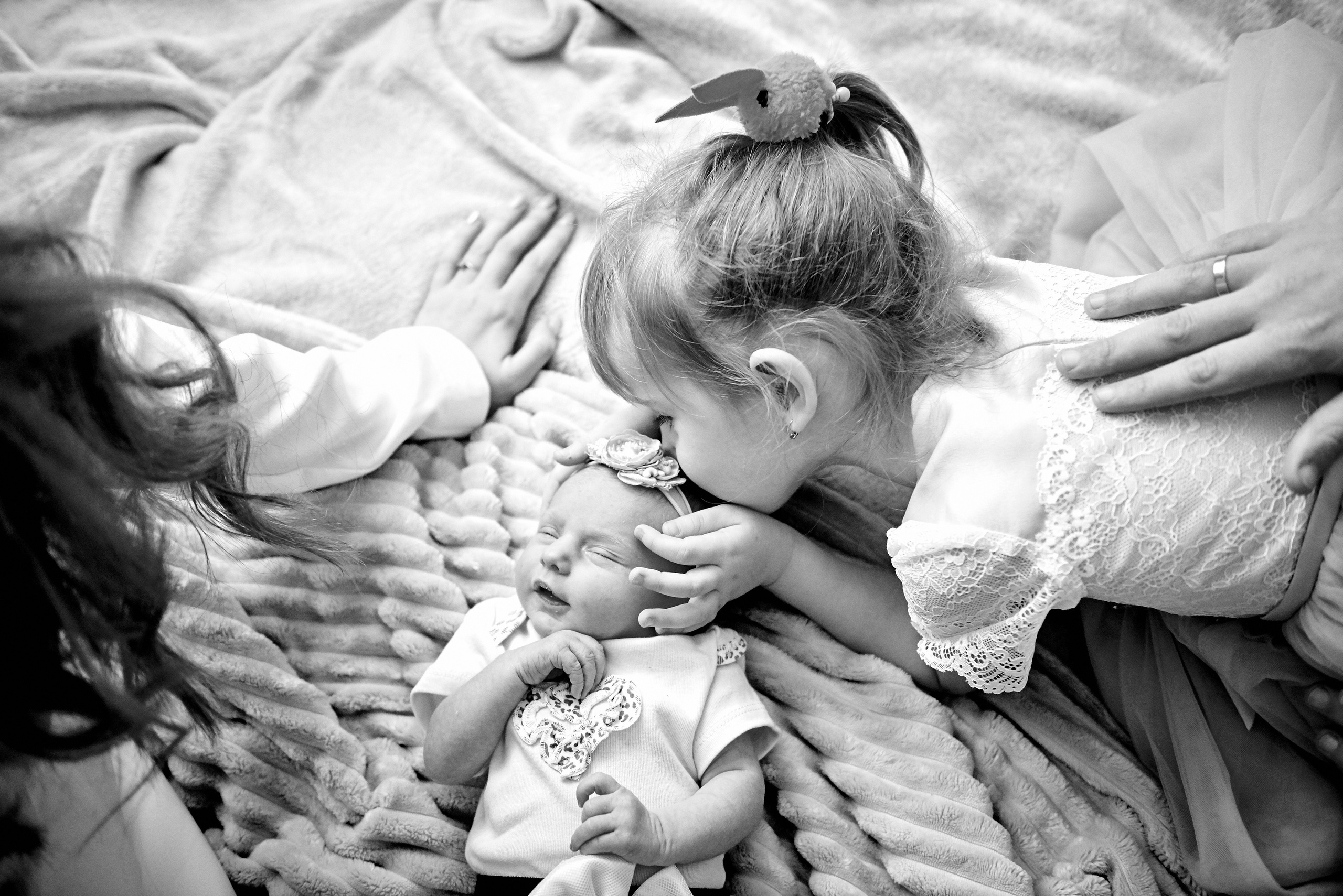 Олена та Влад Емма Єва та Еліна 9 днів життя. Фотограф новонароджених діток та їх сімей в Тернополі