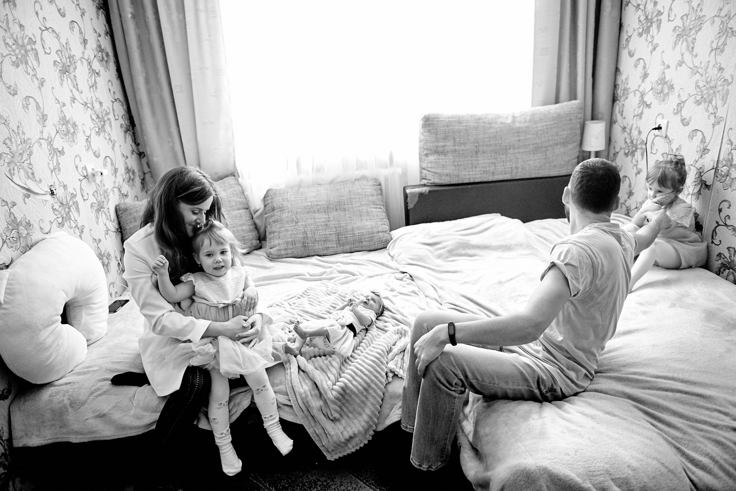 Олена та Влад Емма Єва та Еліна 9 днів життя. Фотограф новонароджених діток та їх сімей в Тернополі