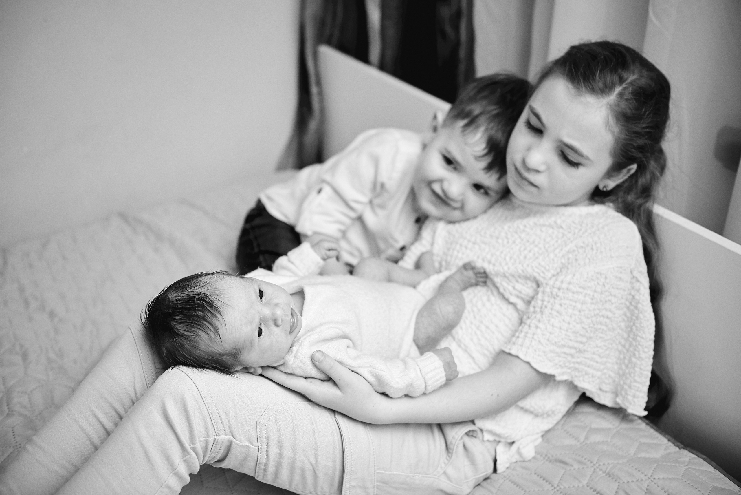 Таня Софія Віктор і Лєра. Фотограф новонароджених діток та їх сімей в Тернополі