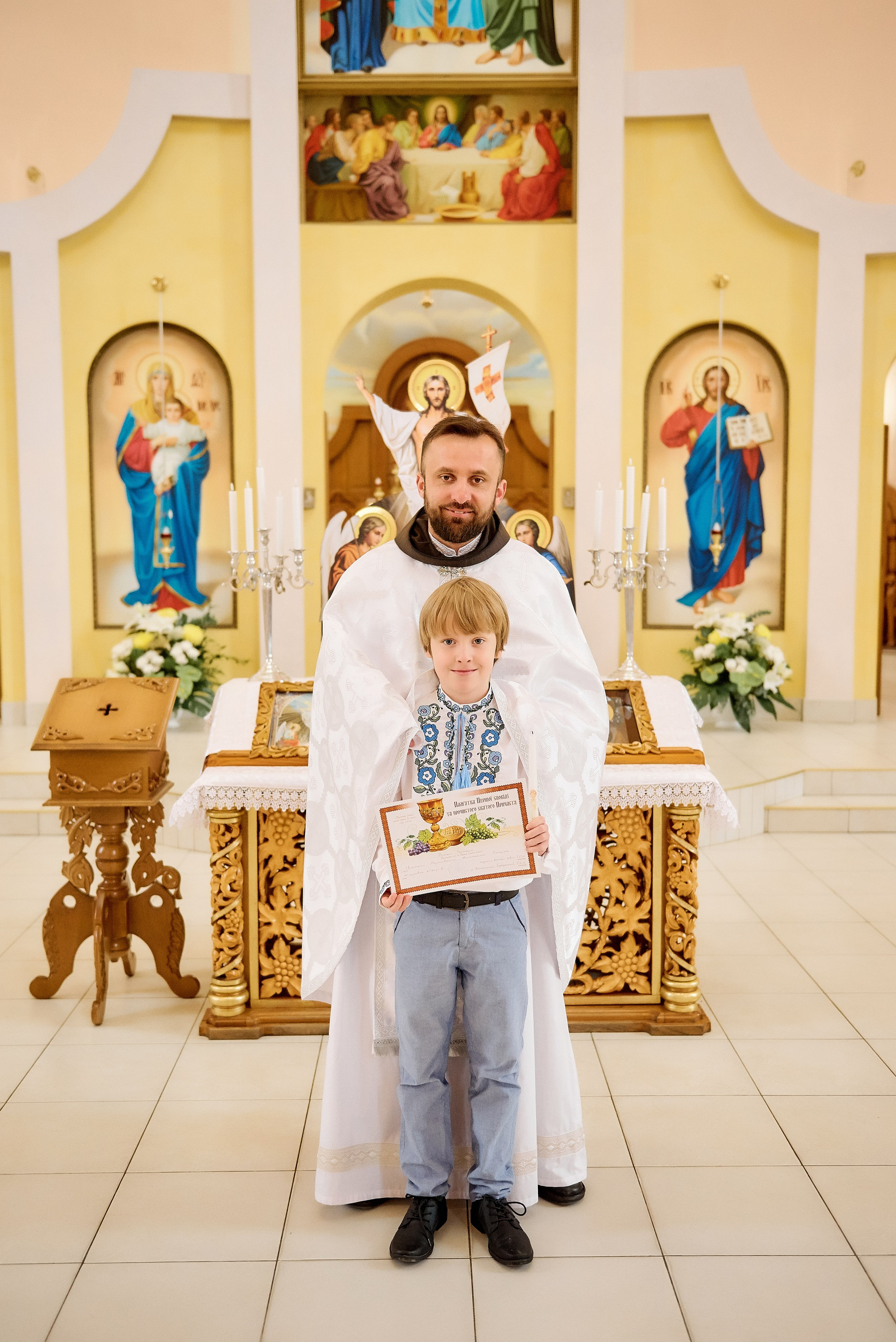 Церква святого апостола Петра. Фотограф новонароджених діток та їх сімей в Тернополі