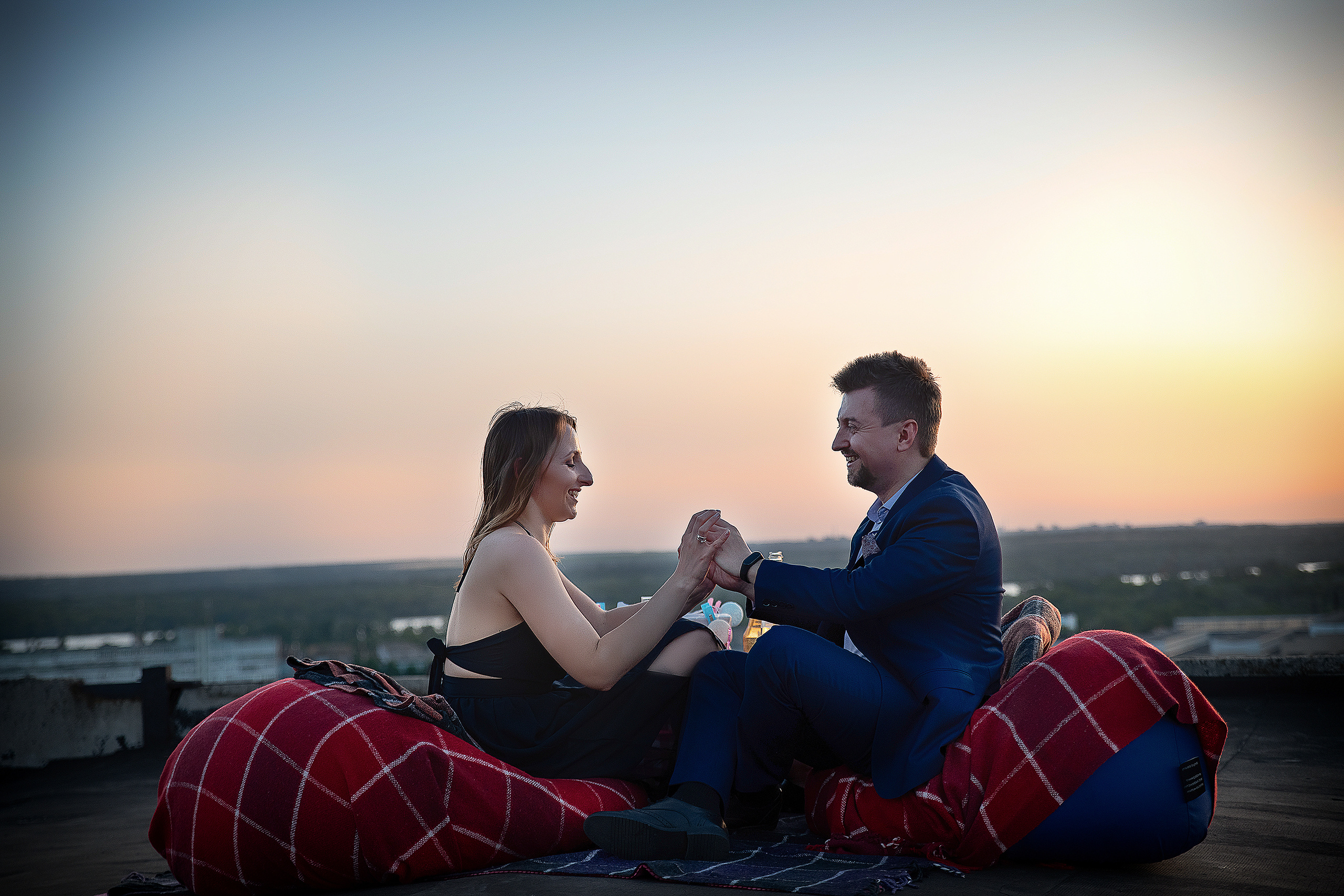 Свидание влюбленных в  ночном  городе