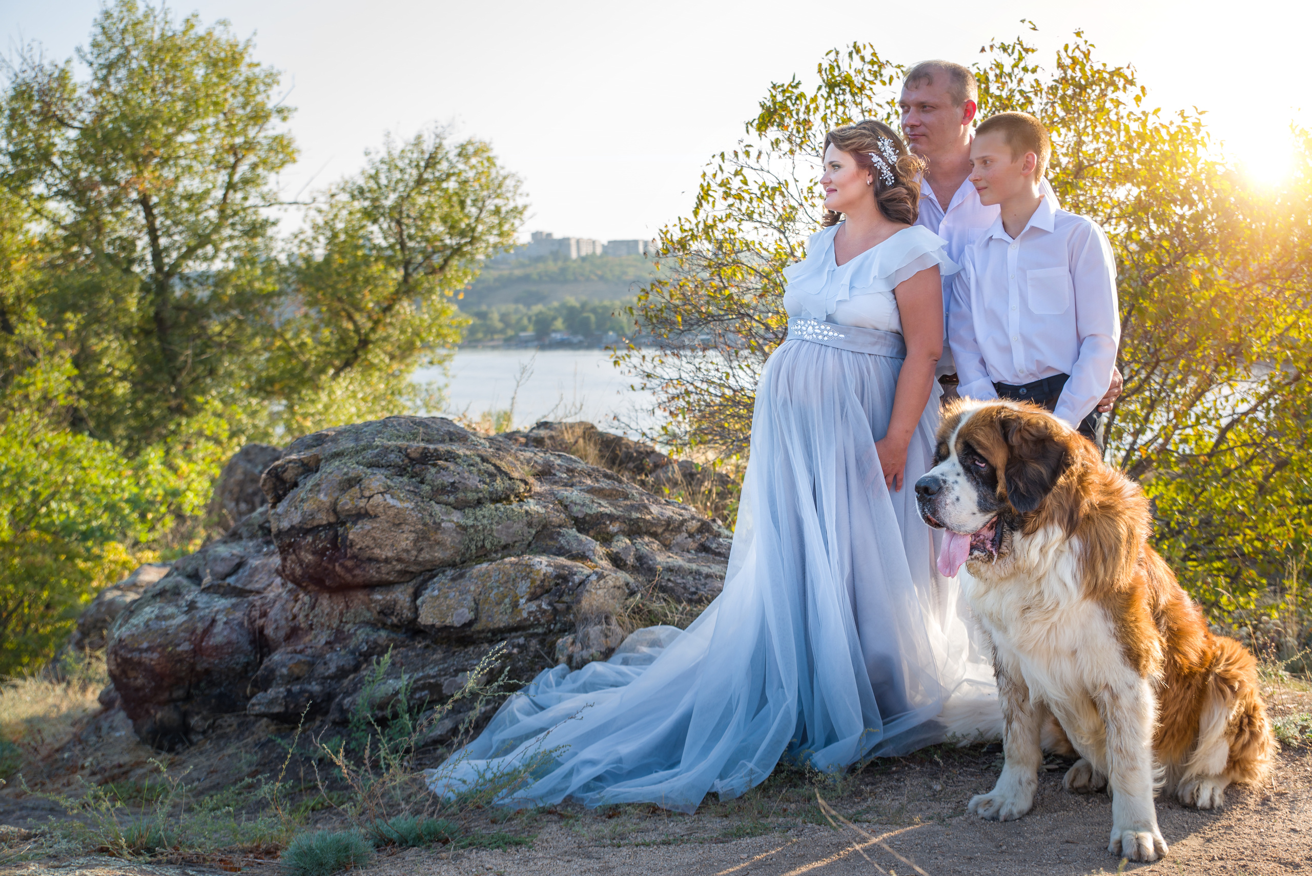 Беременная с собакой 