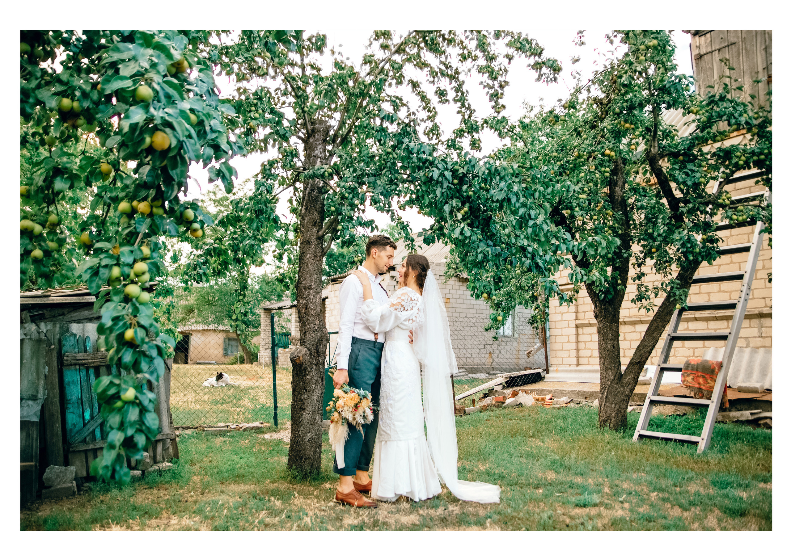 Фотосессия красивой пары в загородном доме. Diana Di — private photo editor for photographers