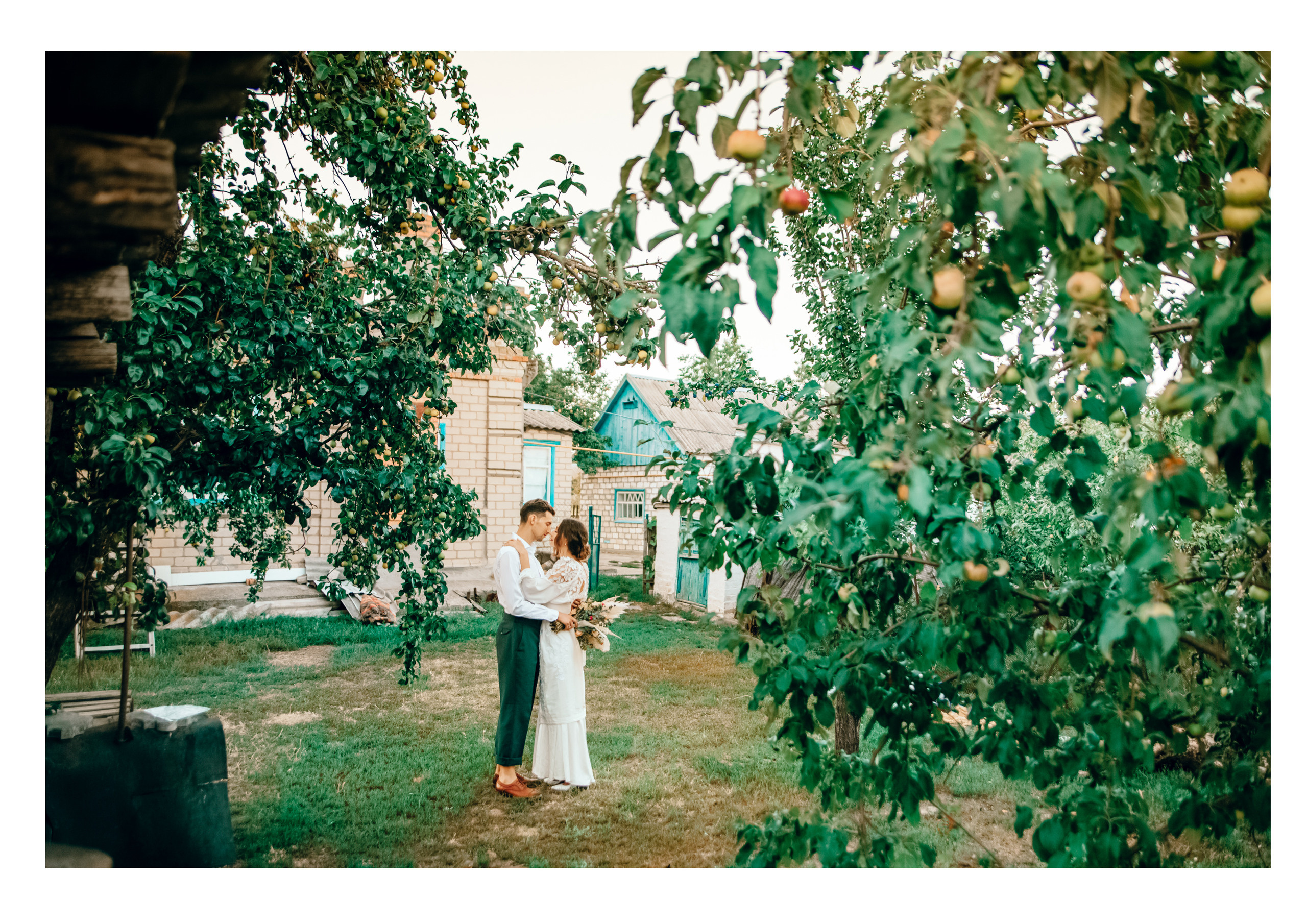 Фотосессия красивой пары в загородном доме. Diana Di — private photo editor for photographers