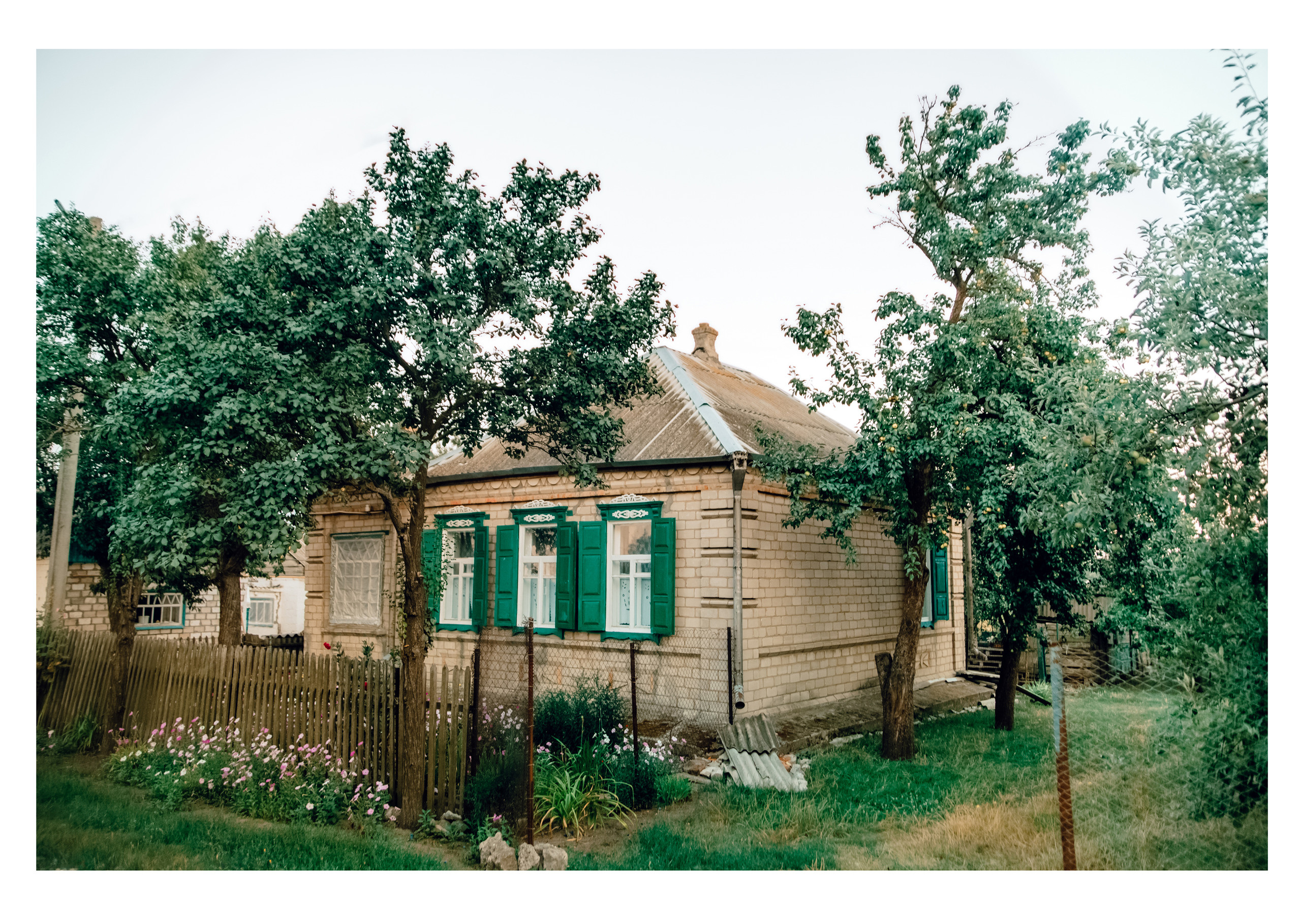 Фотосессия красивой пары в загородном доме. Diana Di — private photo editor for photographers