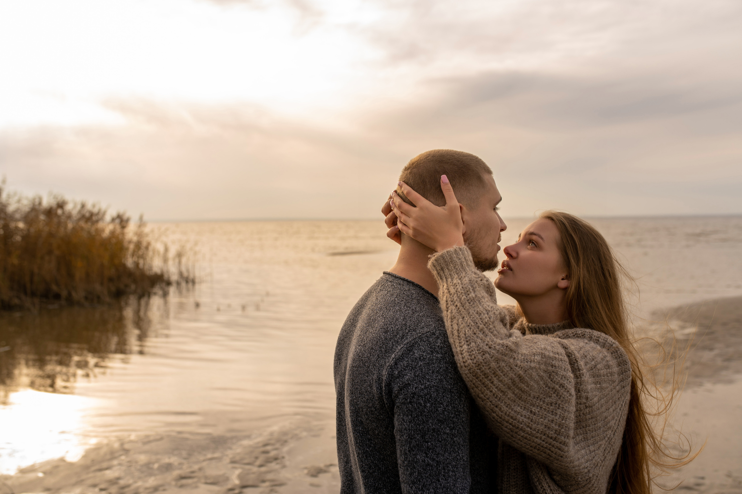 Осеннее лавстори Lovestory на берегу моря. Весільний і портретний фотограф в Києві Євген Ковачов