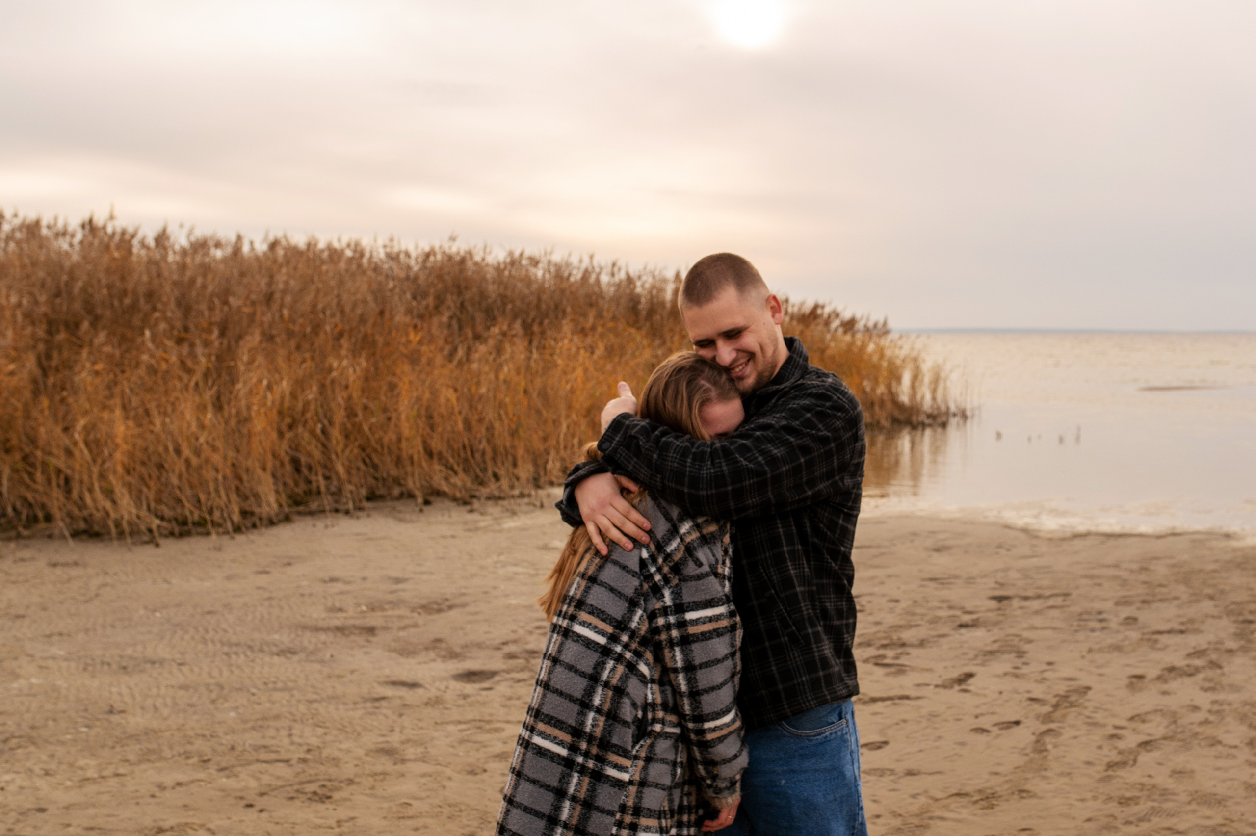 Осеннее лавстори Lovestory на берегу моря. Весільний і портретний фотограф в Києві Євген Ковачов