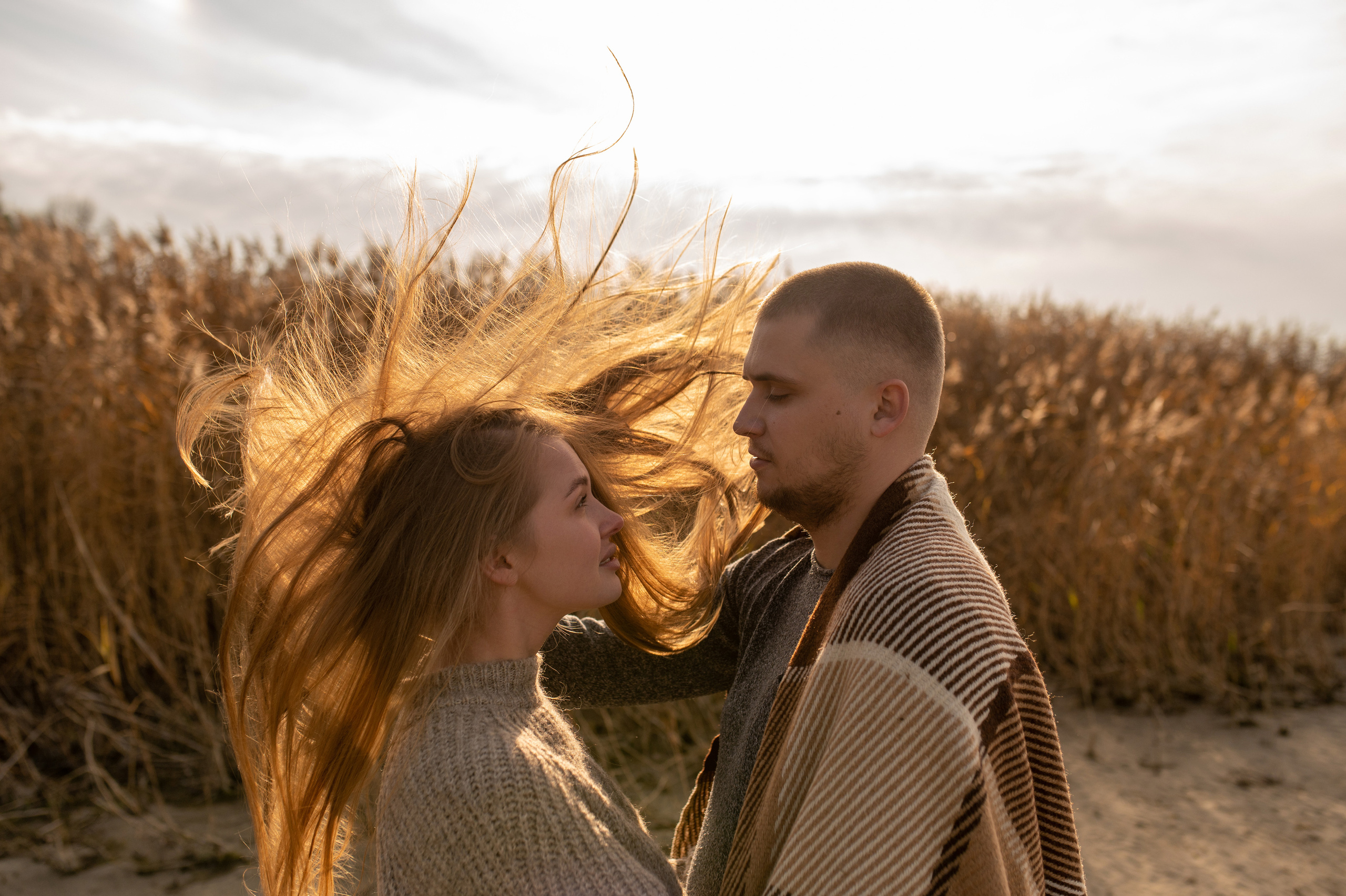 Осеннее лавстори Lovestory на берегу моря. Весільний і портретний фотограф в Києві Євген Ковачов