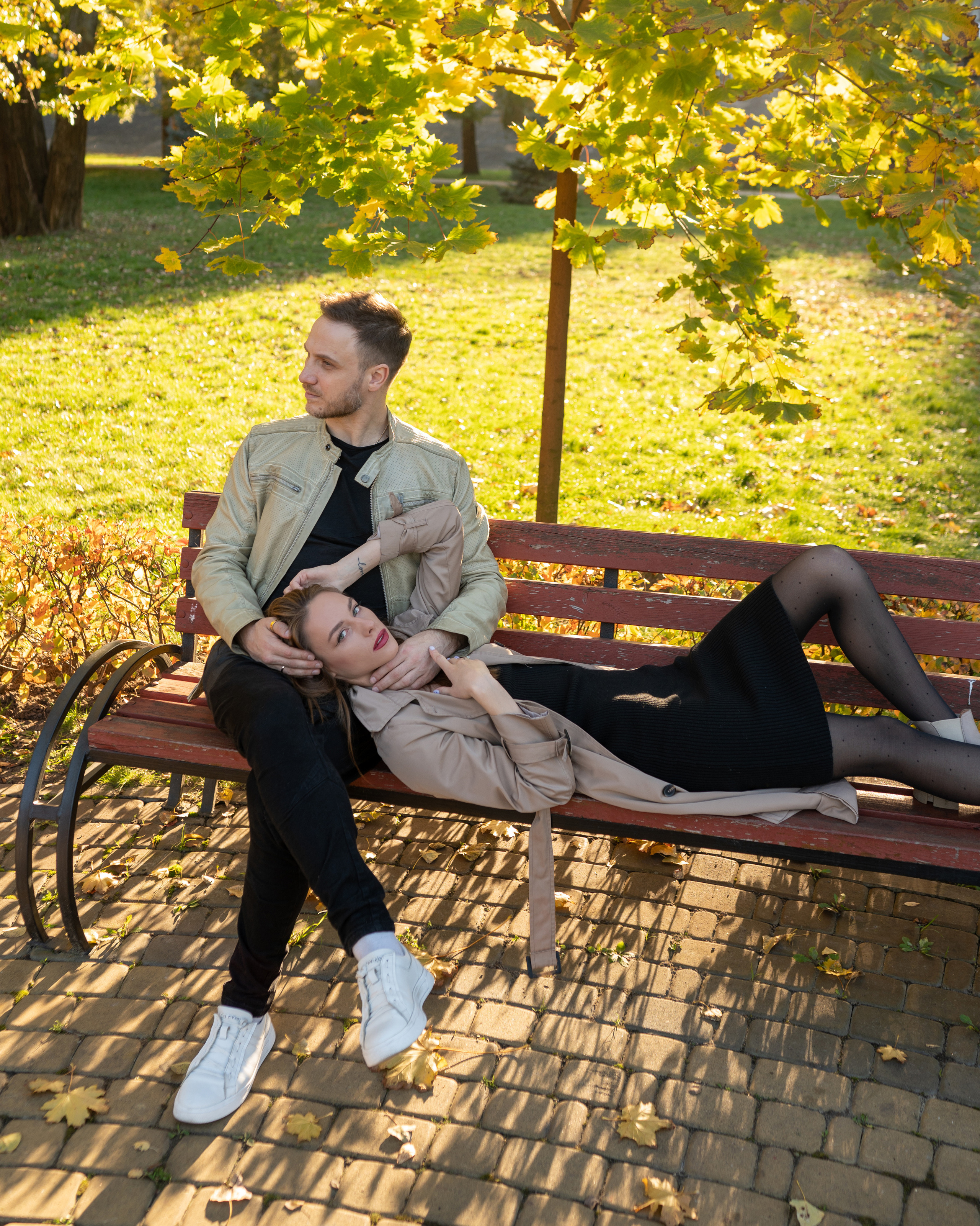 Лавстори в осеннем городском парке. Весільний і портретний фотограф в Києві Євген Ковачов