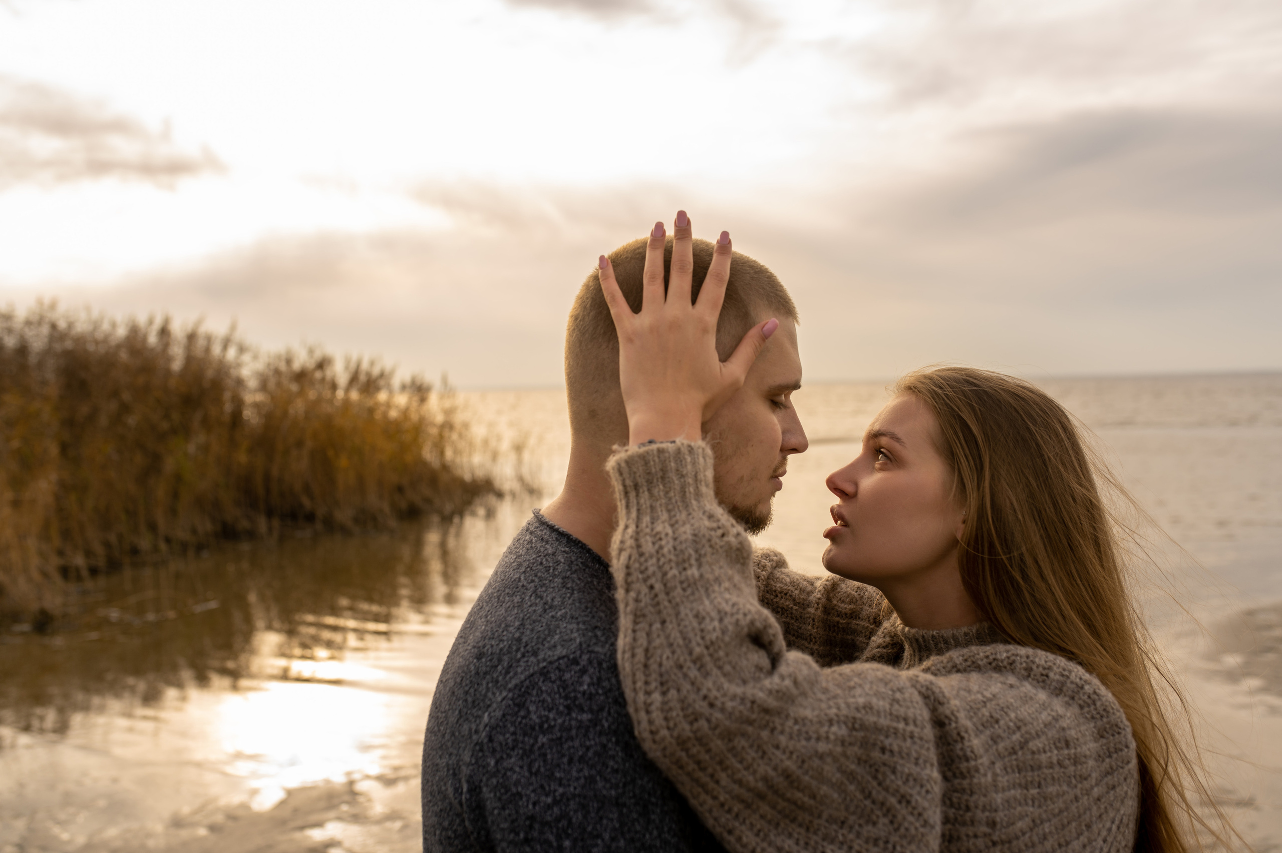 Осеннее лавстори Lovestory на берегу моря. Весільний і портретний фотограф в Києві Євген Ковачов