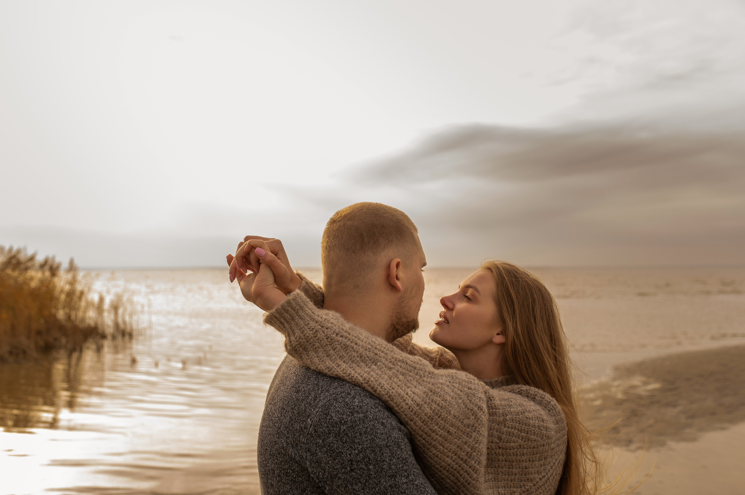 Осеннее лавстори Lovestory на берегу моря. Весільний і портретний фотограф в Києві Євген Ковачов
