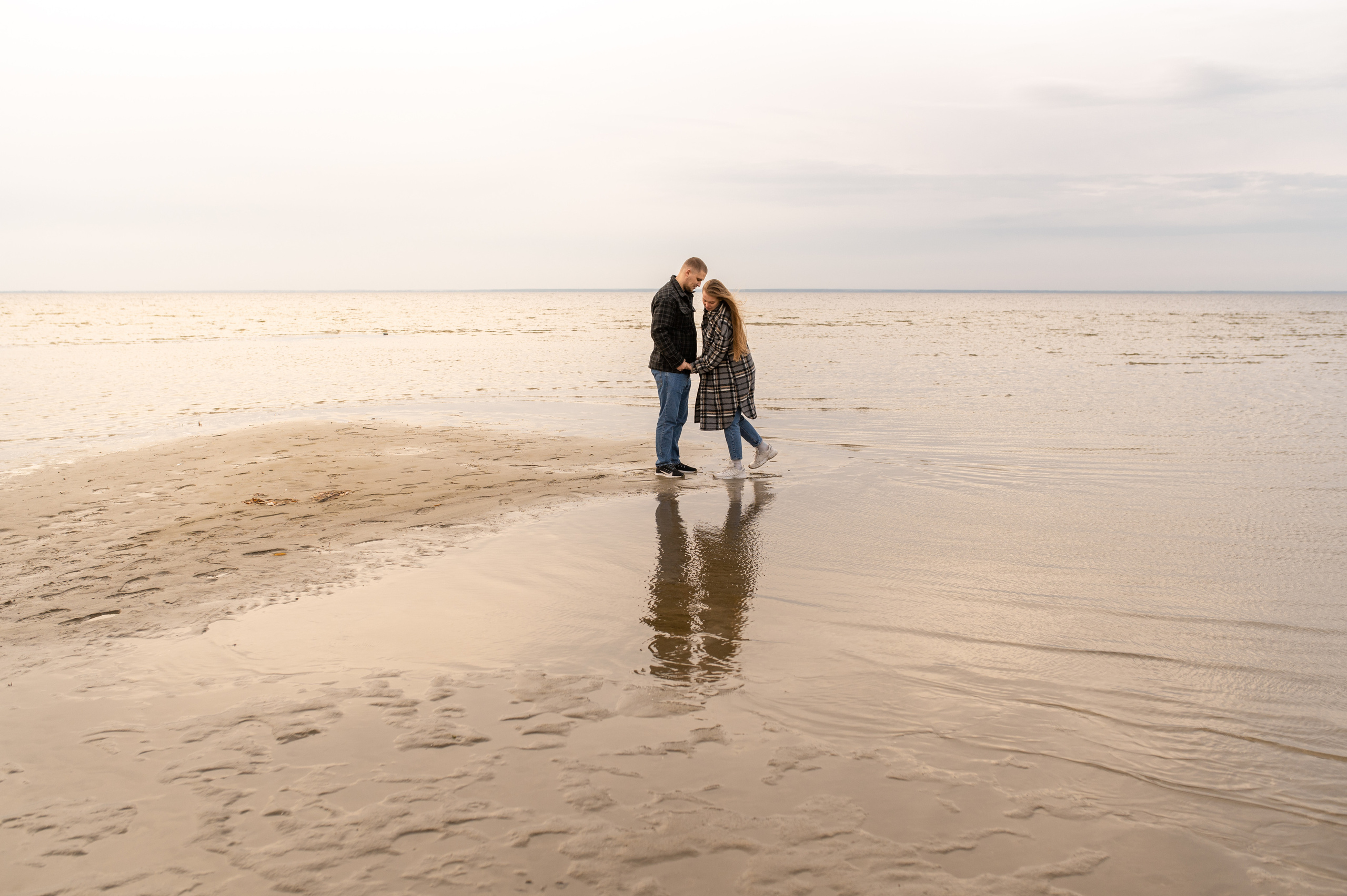 Осеннее лавстори Lovestory на берегу моря. Весільний і портретний фотограф в Києві Євген Ковачов