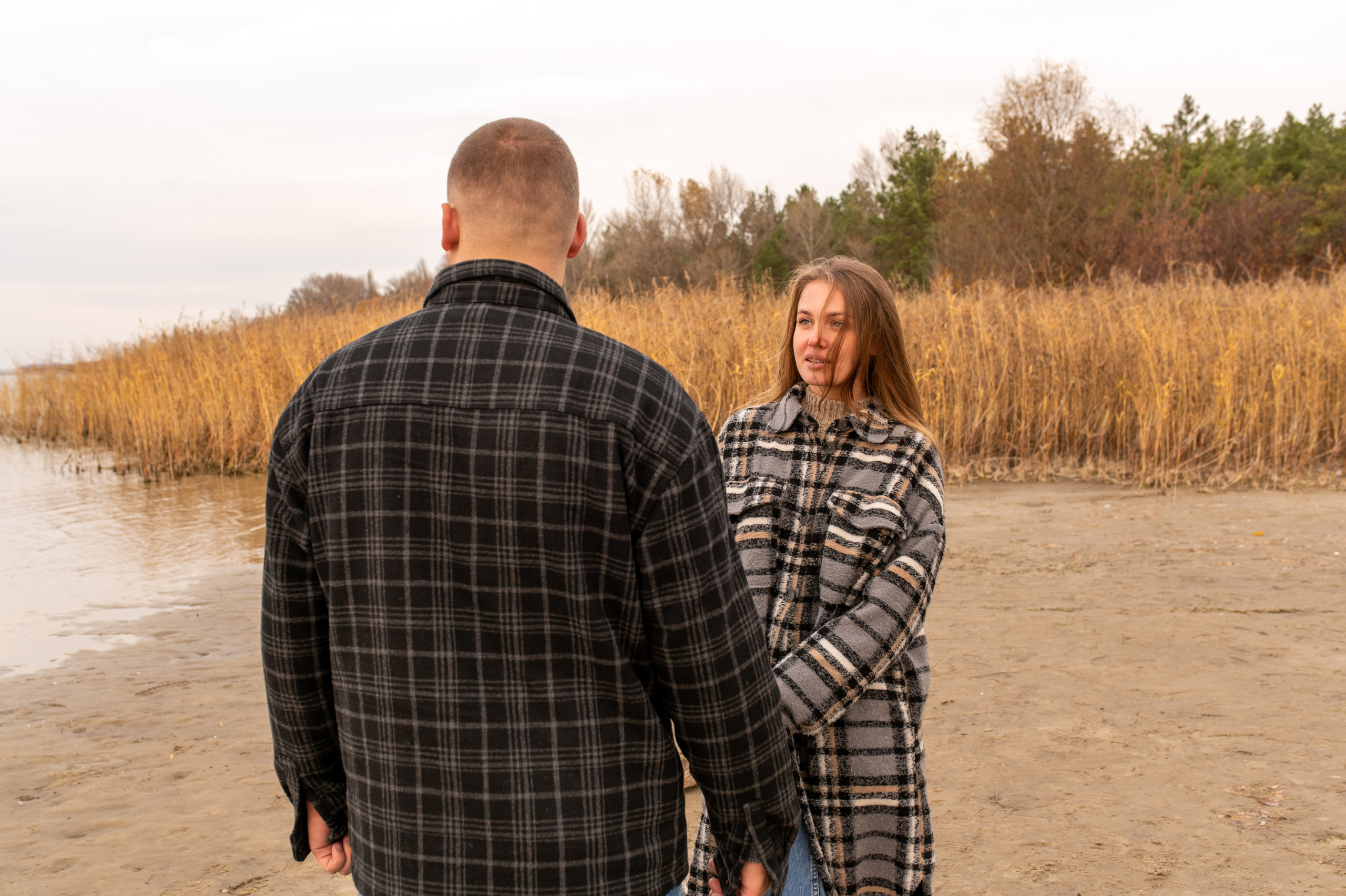 Осеннее лавстори Lovestory на берегу моря. Весільний і портретний фотограф в Києві Євген Ковачов