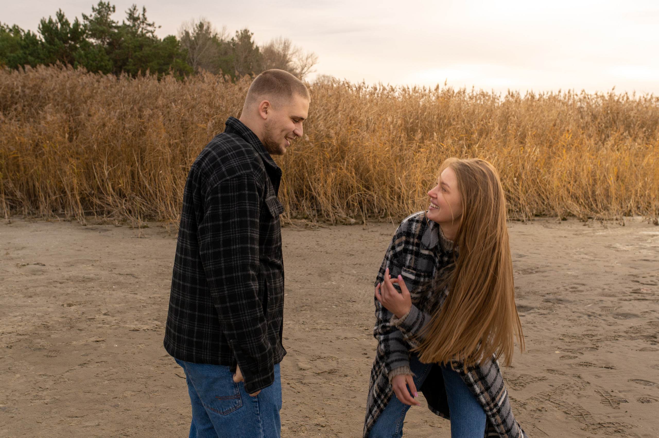 Осеннее лавстори Lovestory на берегу моря. Весільний і портретний фотограф в Києві Євген Ковачов