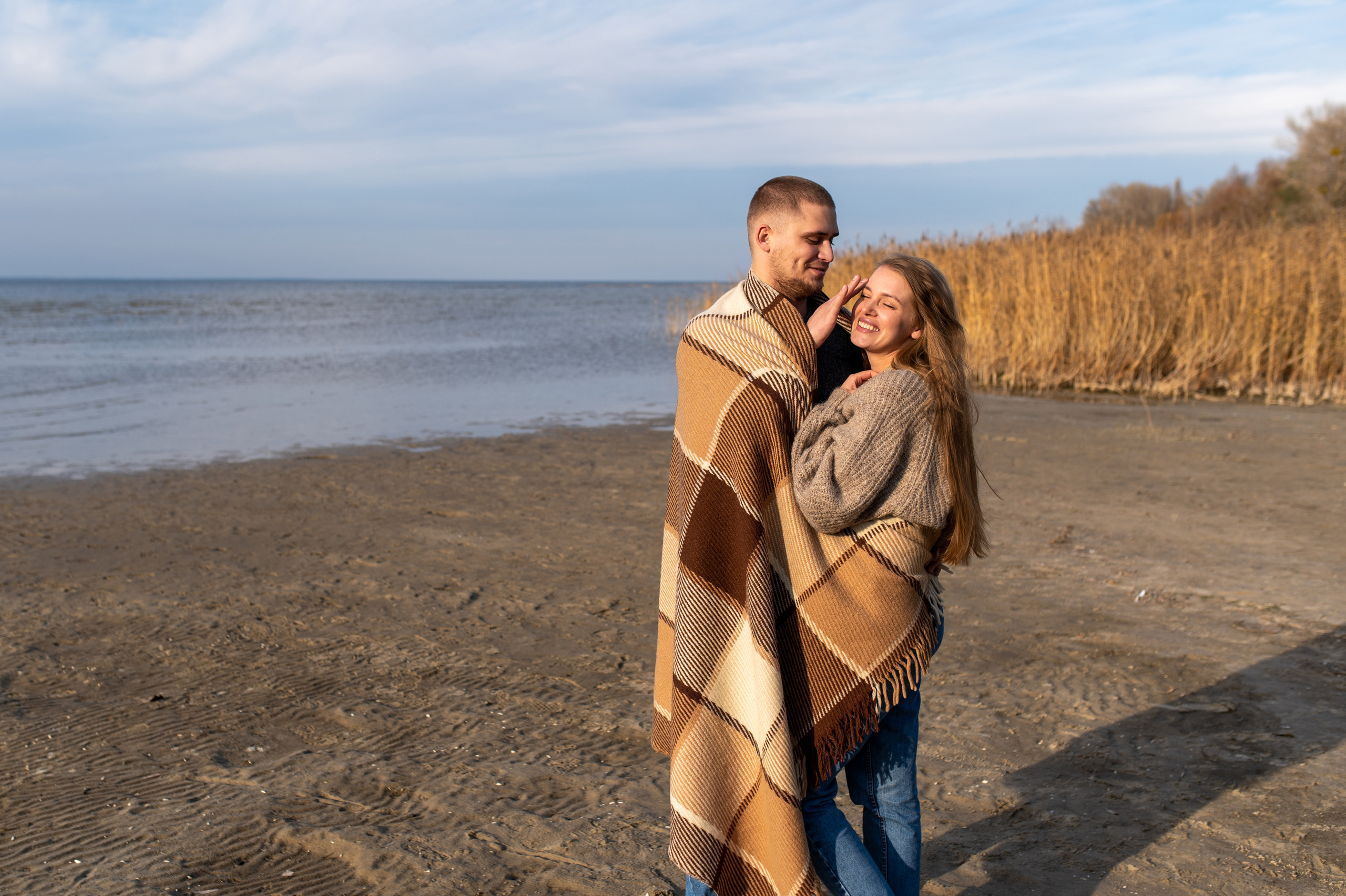 Осеннее лавстори Lovestory на берегу моря. Весільний і портретний фотограф в Києві Євген Ковачов