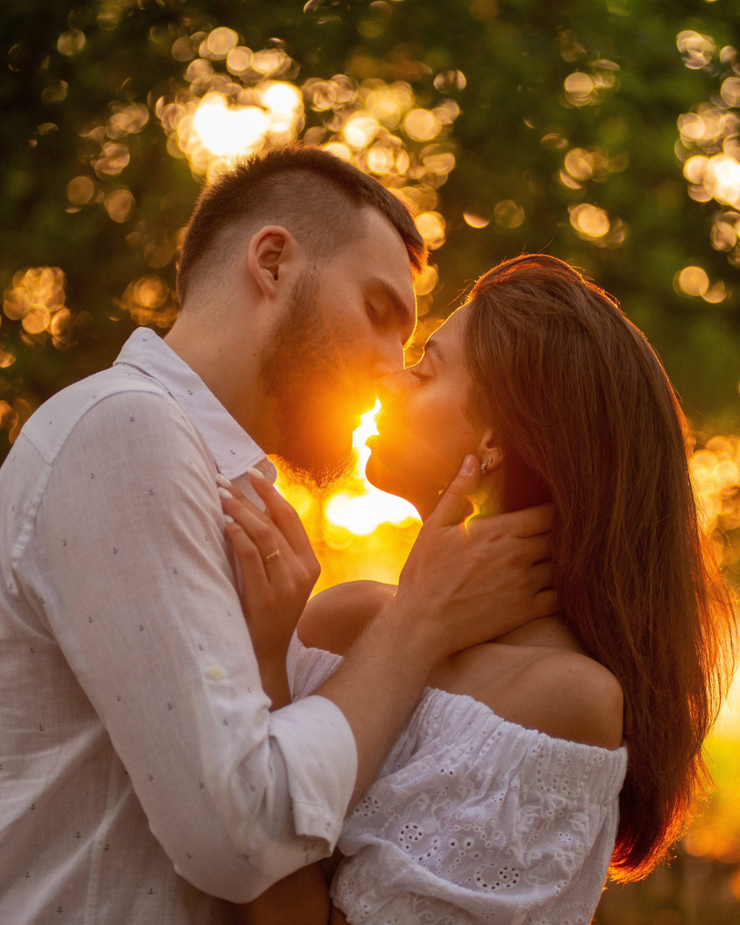 Вечерняя фотосессия влюбленных летом на природе. Весільний і портретний фотограф в Києві Євген Ковачов
