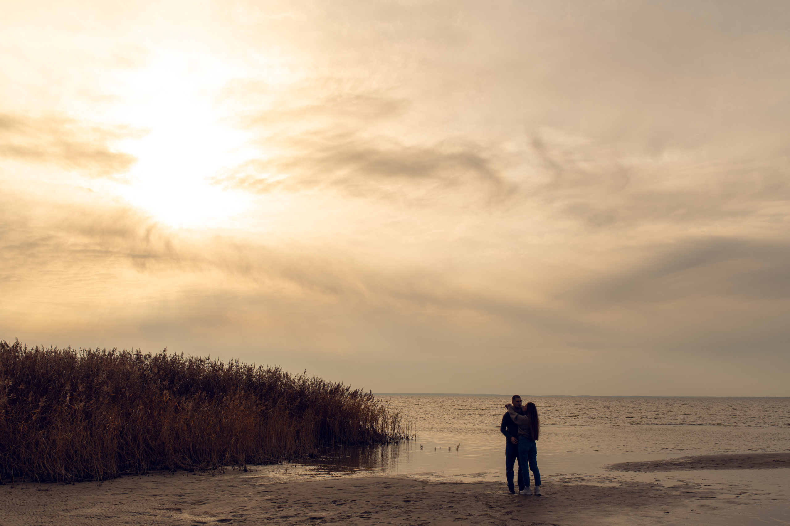 Осеннее лавстори Lovestory на берегу моря. Весільний і портретний фотограф в Києві Євген Ковачов