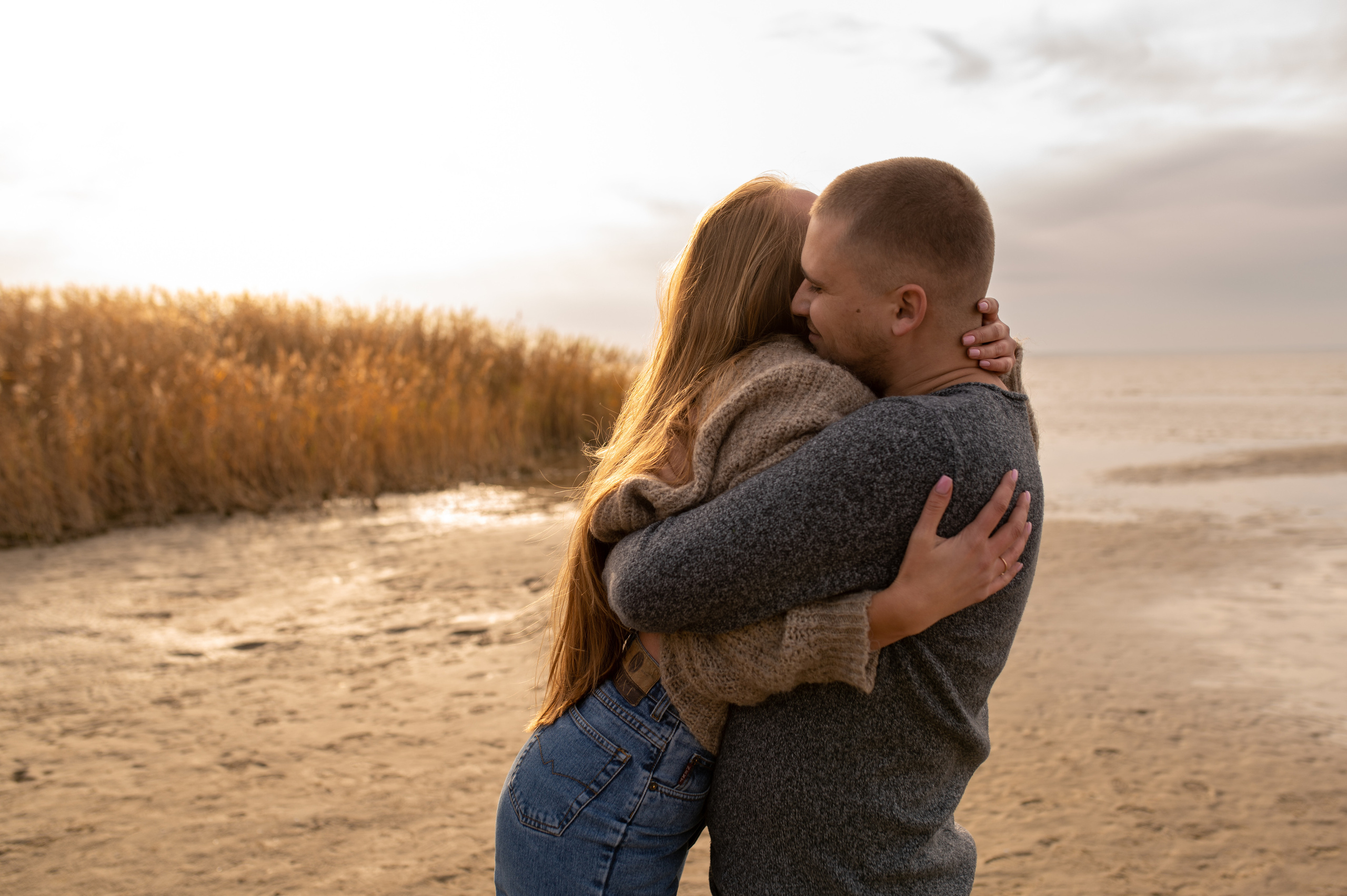 Осеннее лавстори Lovestory на берегу моря. Весільний і портретний фотограф в Києві Євген Ковачов