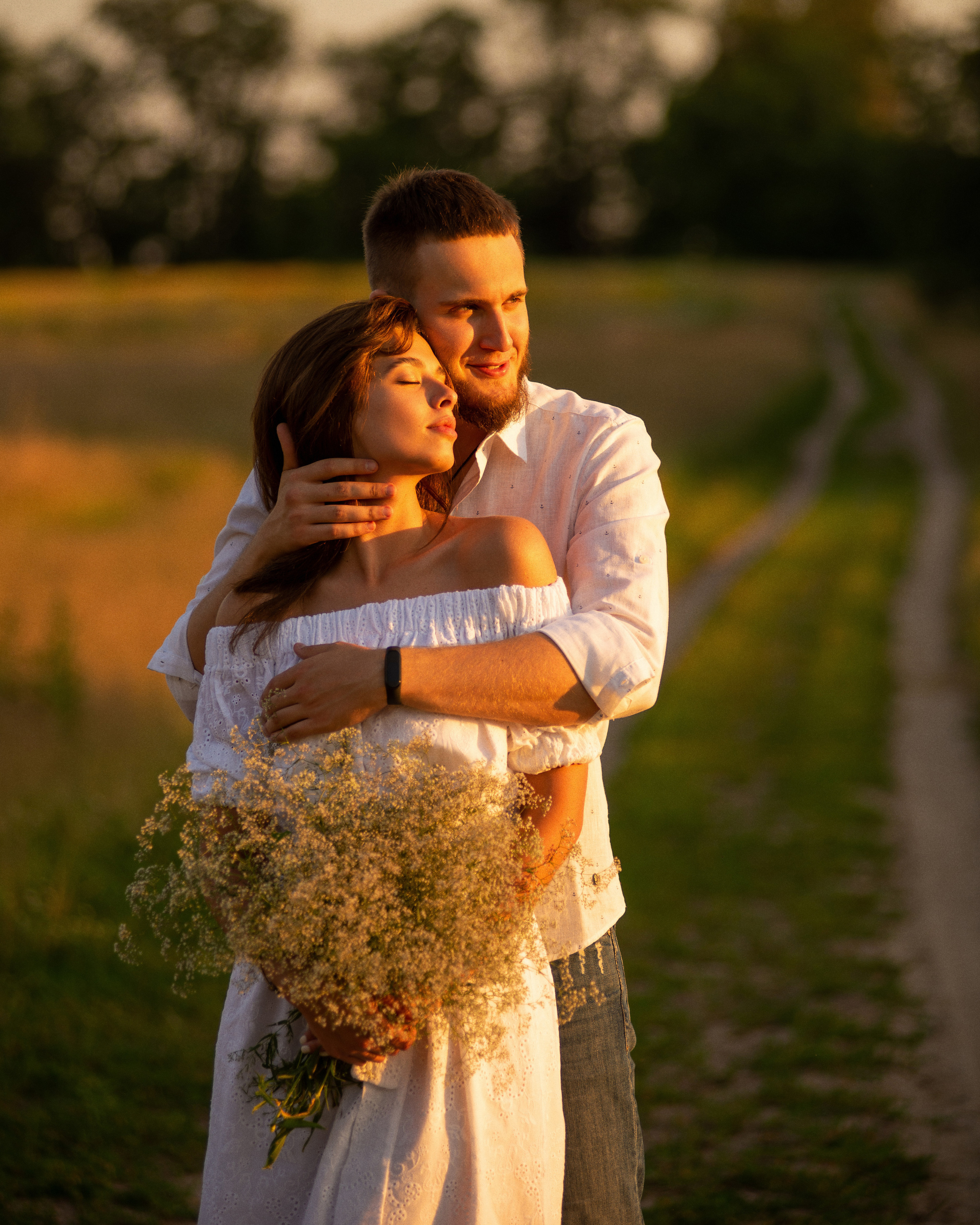 Вечерняя фотосессия влюбленных летом на природе. Весільний і портретний фотограф в Києві Євген Ковачов