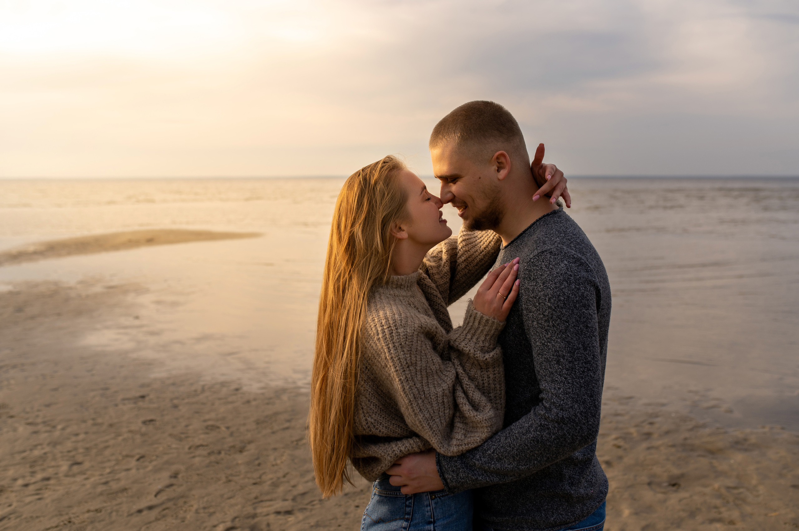 Осеннее лавстори Lovestory на берегу моря. Весільний і портретний фотограф в Києві Євген Ковачов