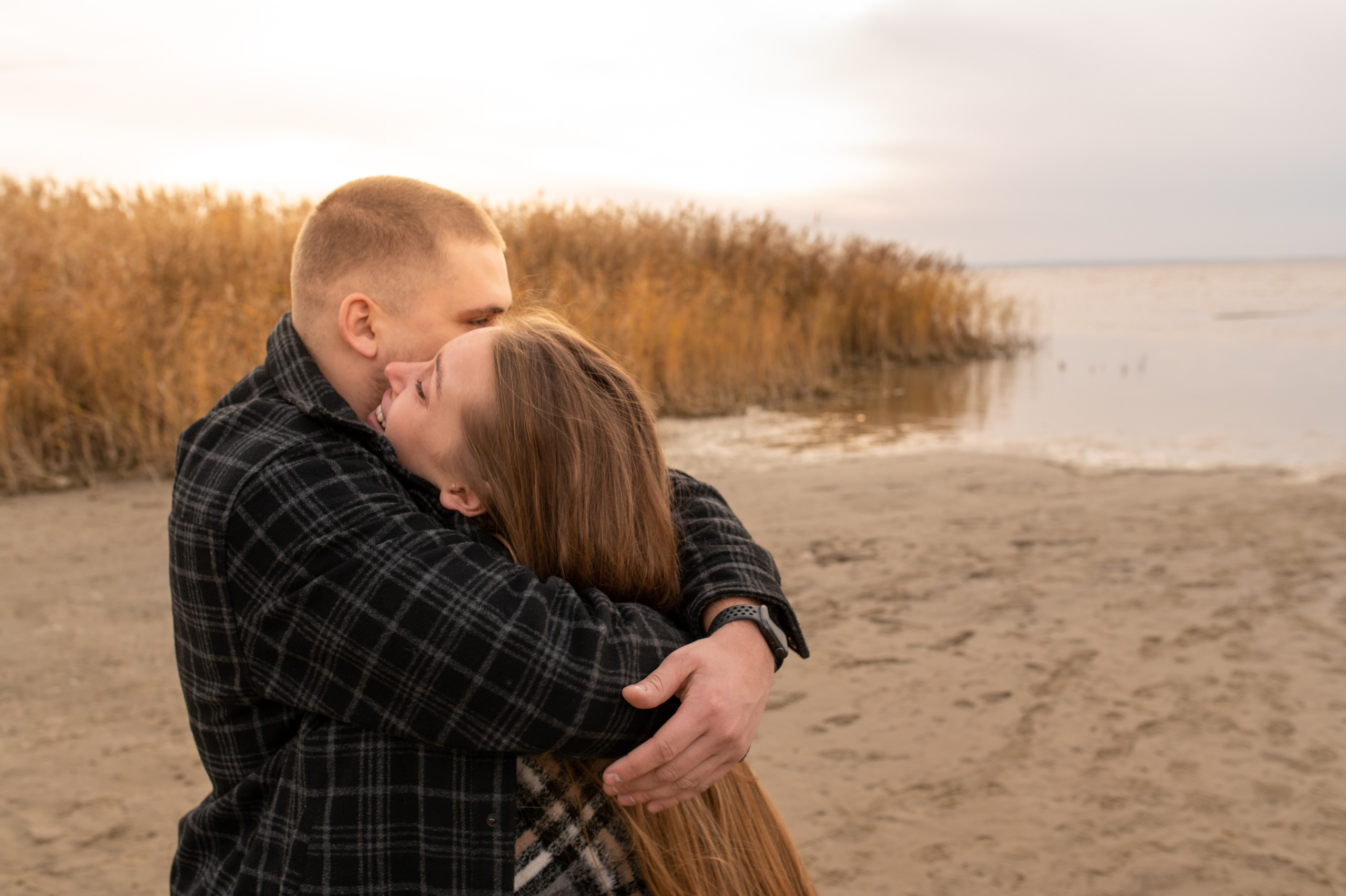 Осеннее лавстори Lovestory на берегу моря. Весільний і портретний фотограф в Києві Євген Ковачов