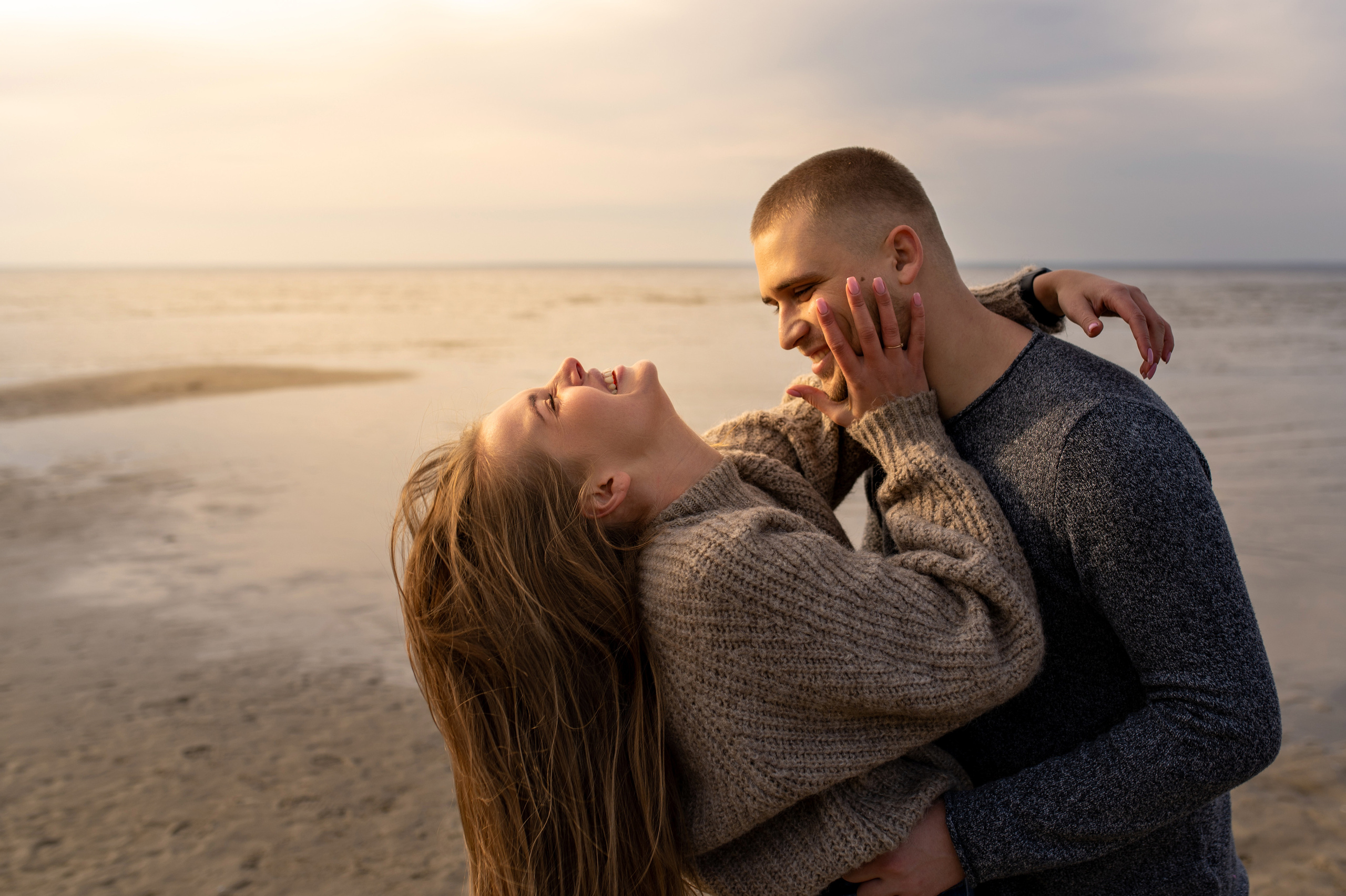 Осеннее лавстори Lovestory на берегу моря. Весільний і портретний фотограф в Києві Євген Ковачов