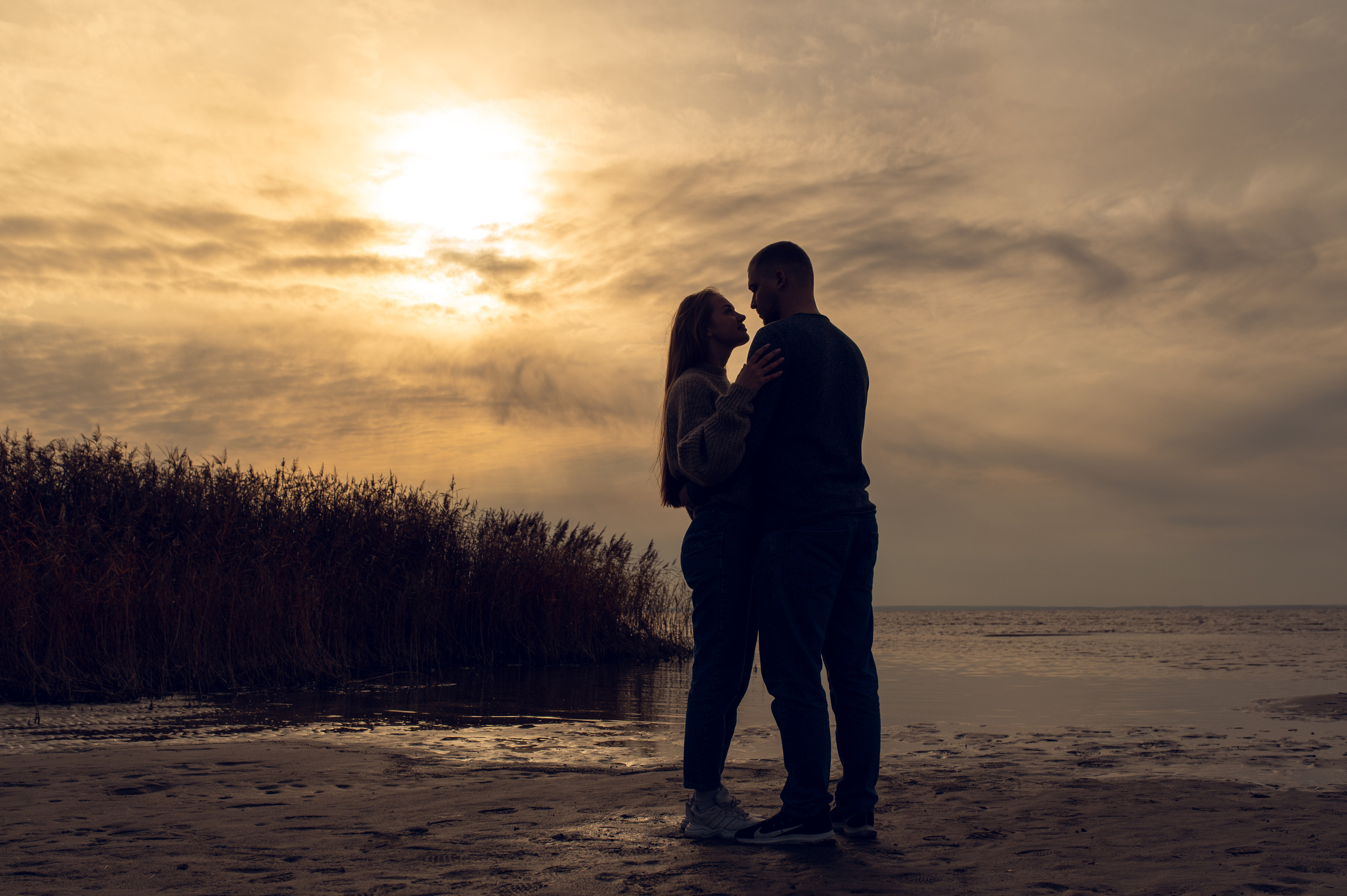 Осеннее лавстори Lovestory на берегу моря. Весільний і портретний фотограф в Києві Євген Ковачов