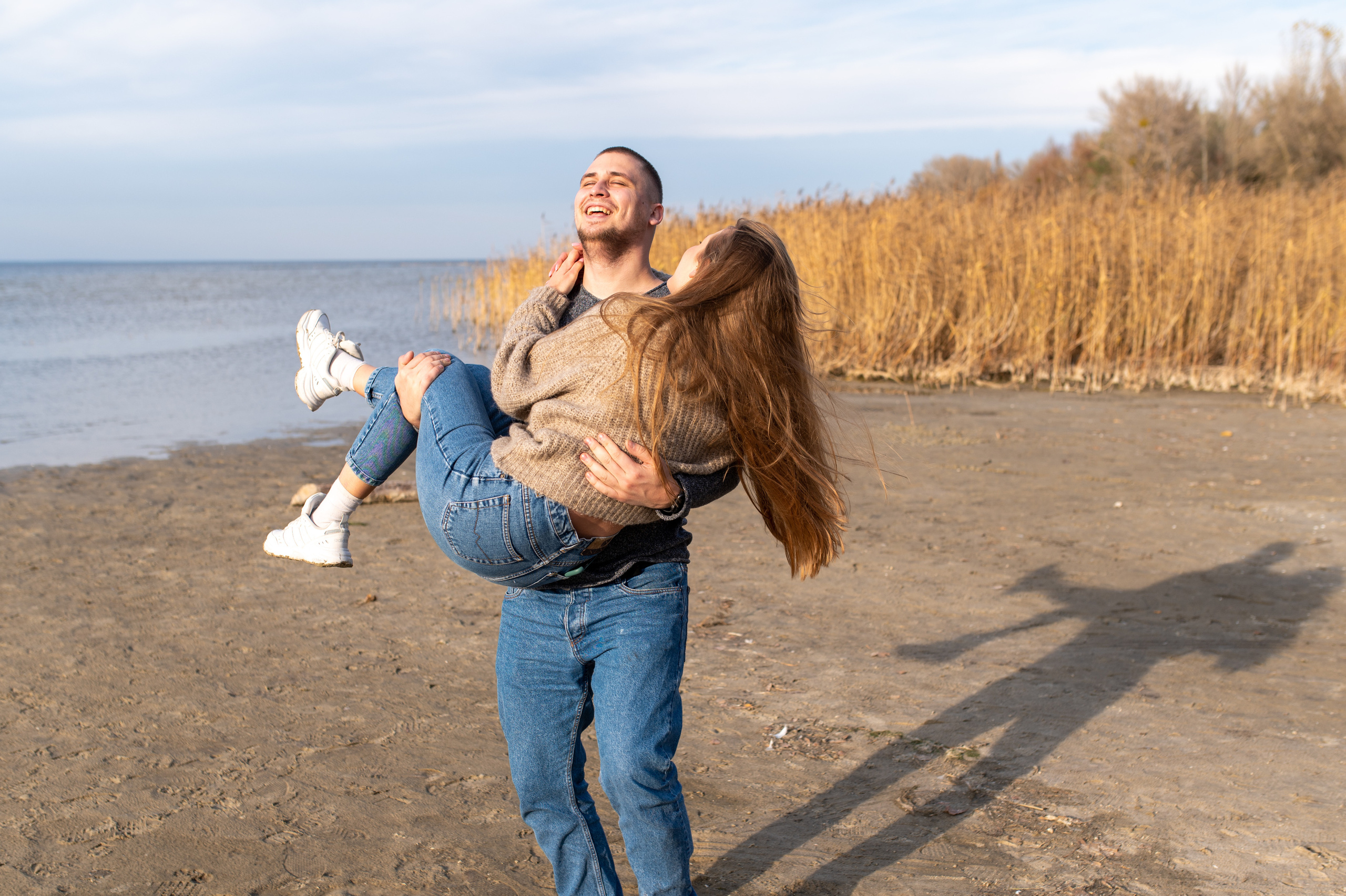 Осеннее лавстори Lovestory на берегу моря. Весільний і портретний фотограф в Києві Євген Ковачов