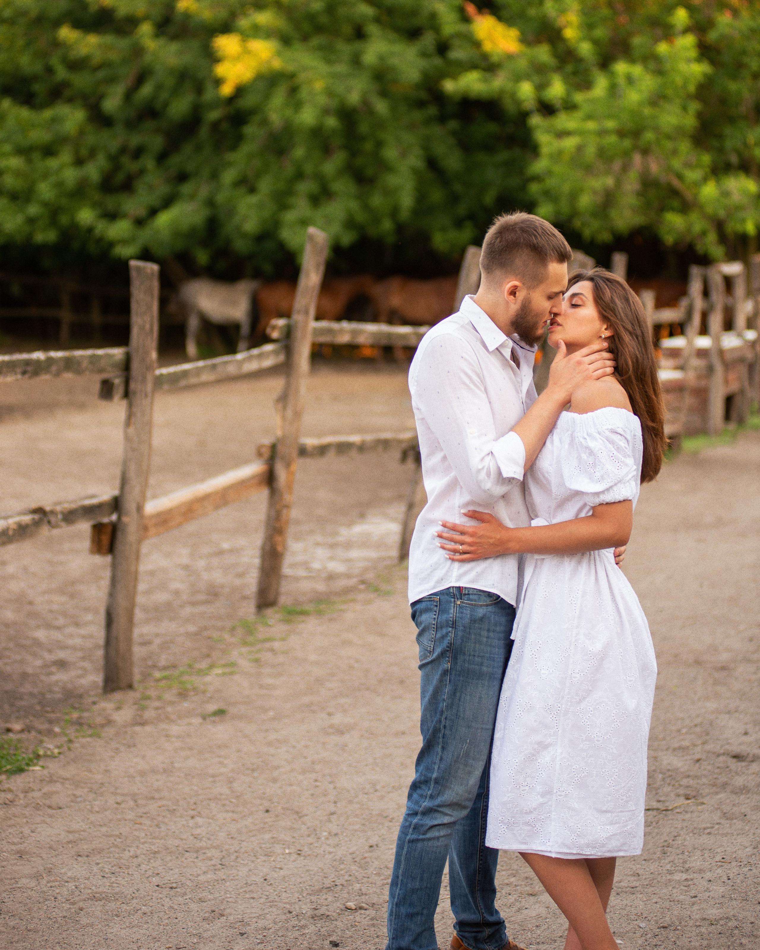 Вечерняя фотосессия влюбленных летом на природе. Весільний і портретний фотограф в Києві Євген Ковачов