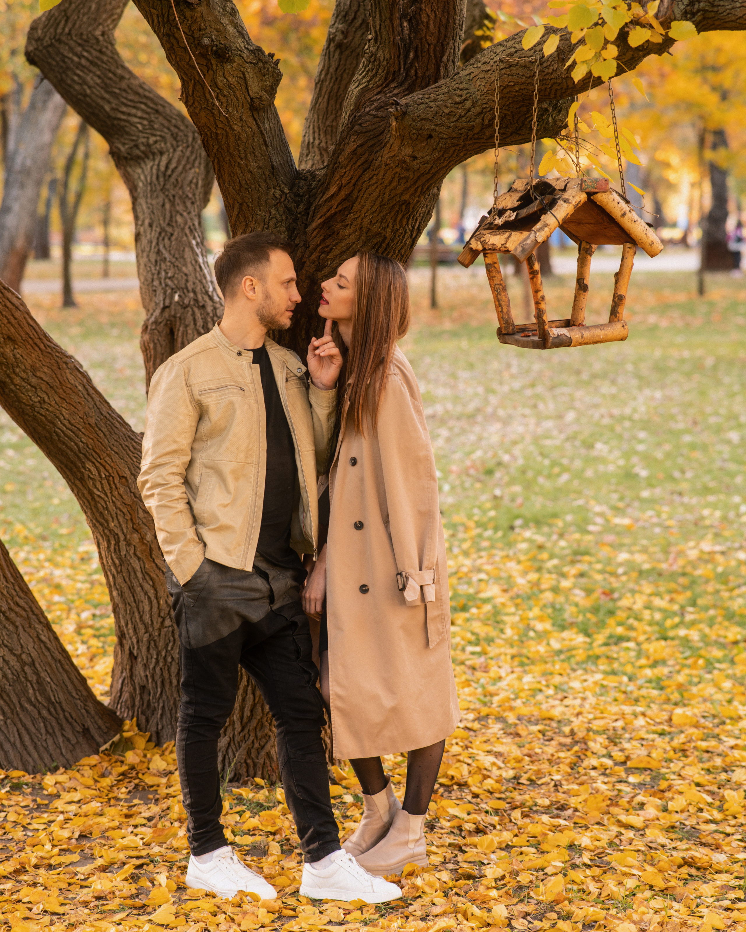 Лавстори в осеннем городском парке. Весільний і портретний фотограф в Києві Євген Ковачов
