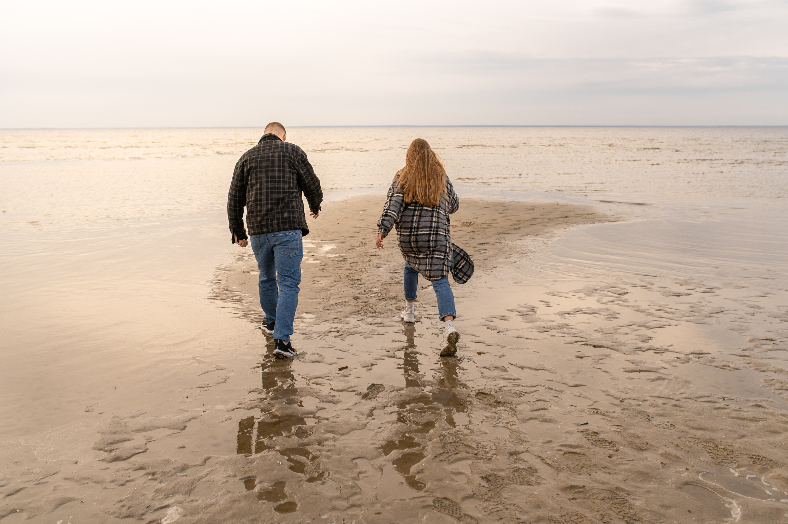 Осеннее лавстори Lovestory на берегу моря. Весільний і портретний фотограф в Києві Євген Ковачов